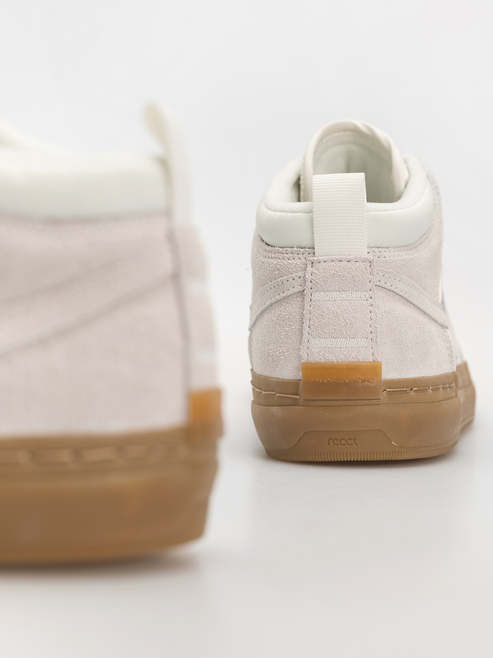 Pantofi Nike SB React Leo (sail/sail/sail/gum light brown)