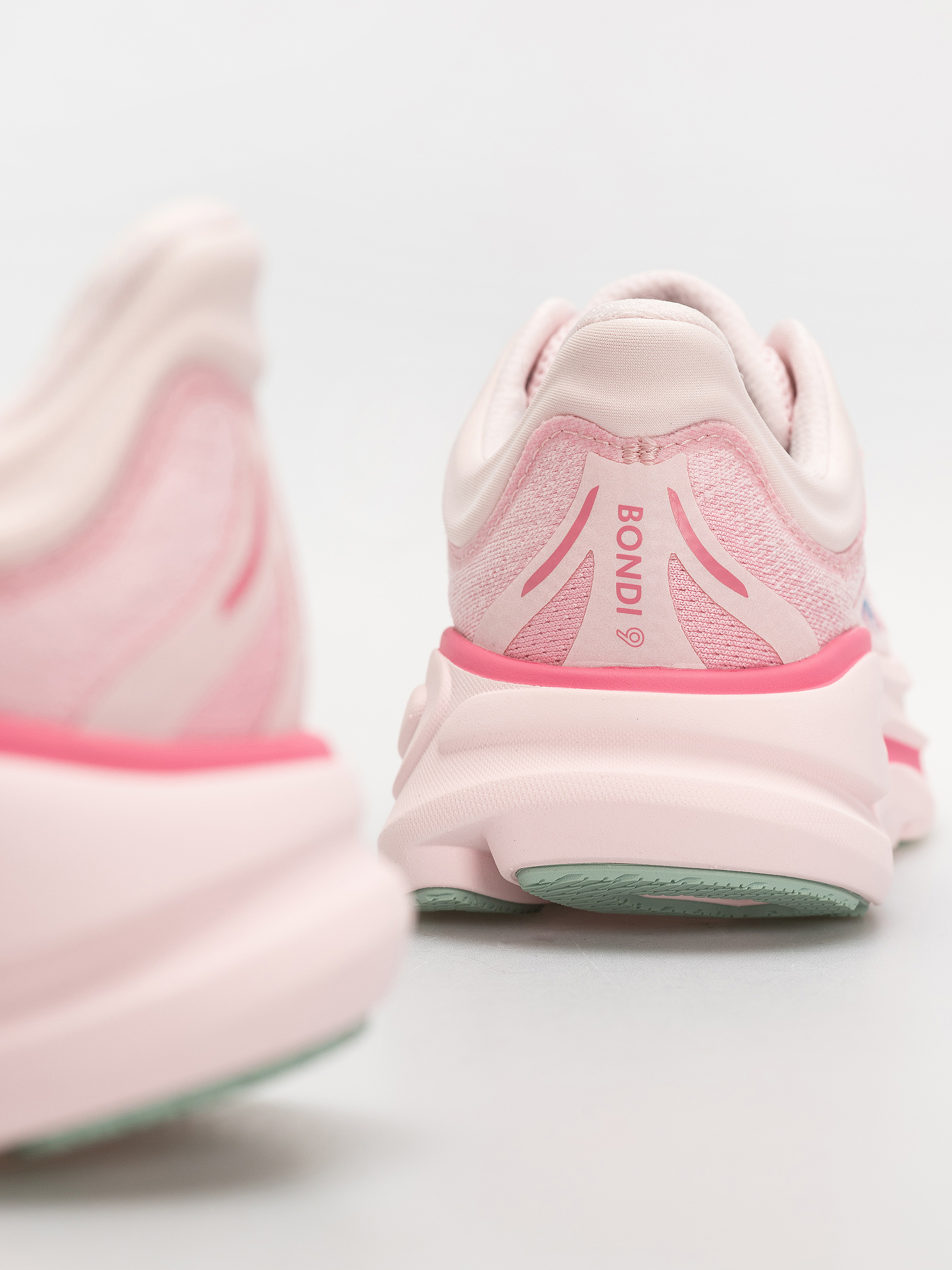 Pantofi Hoka Bondi 9 Wmn (rose tea/petal)