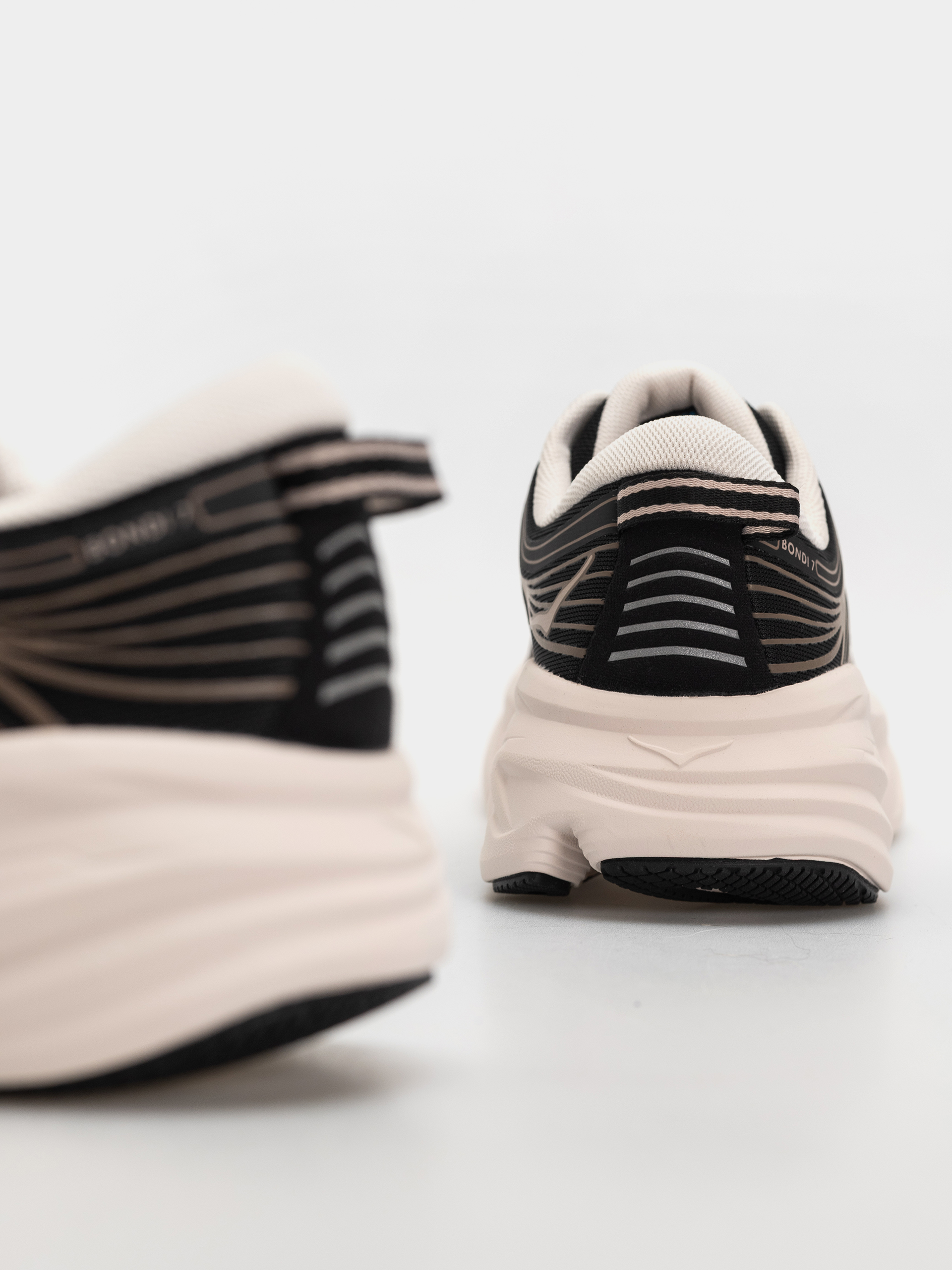 Pantofi Hoka Bondi 7 Wmn (black/rose cream)