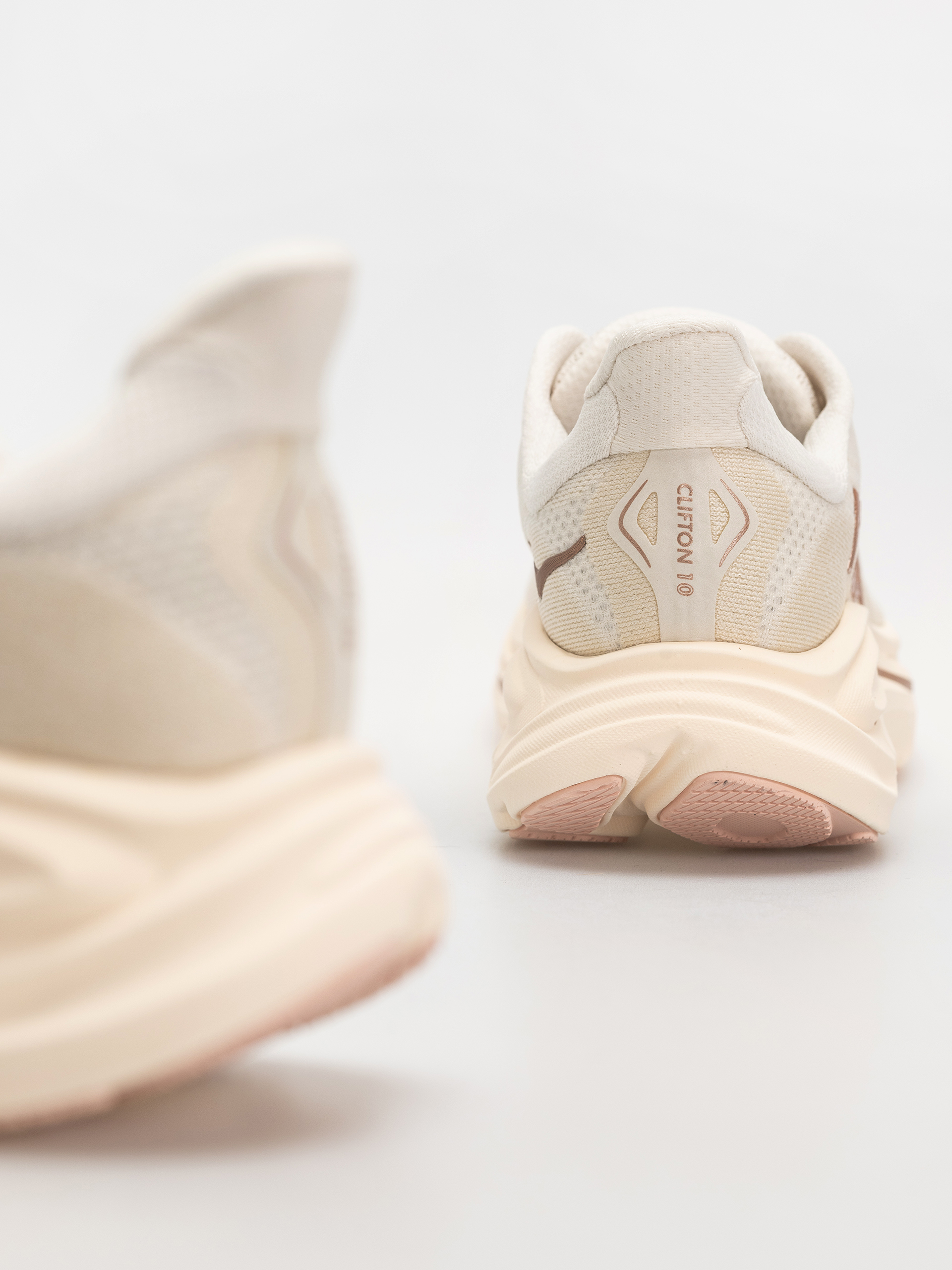 Pantofi Hoka Clifton 10 Wmn (alabaster/rose gold)