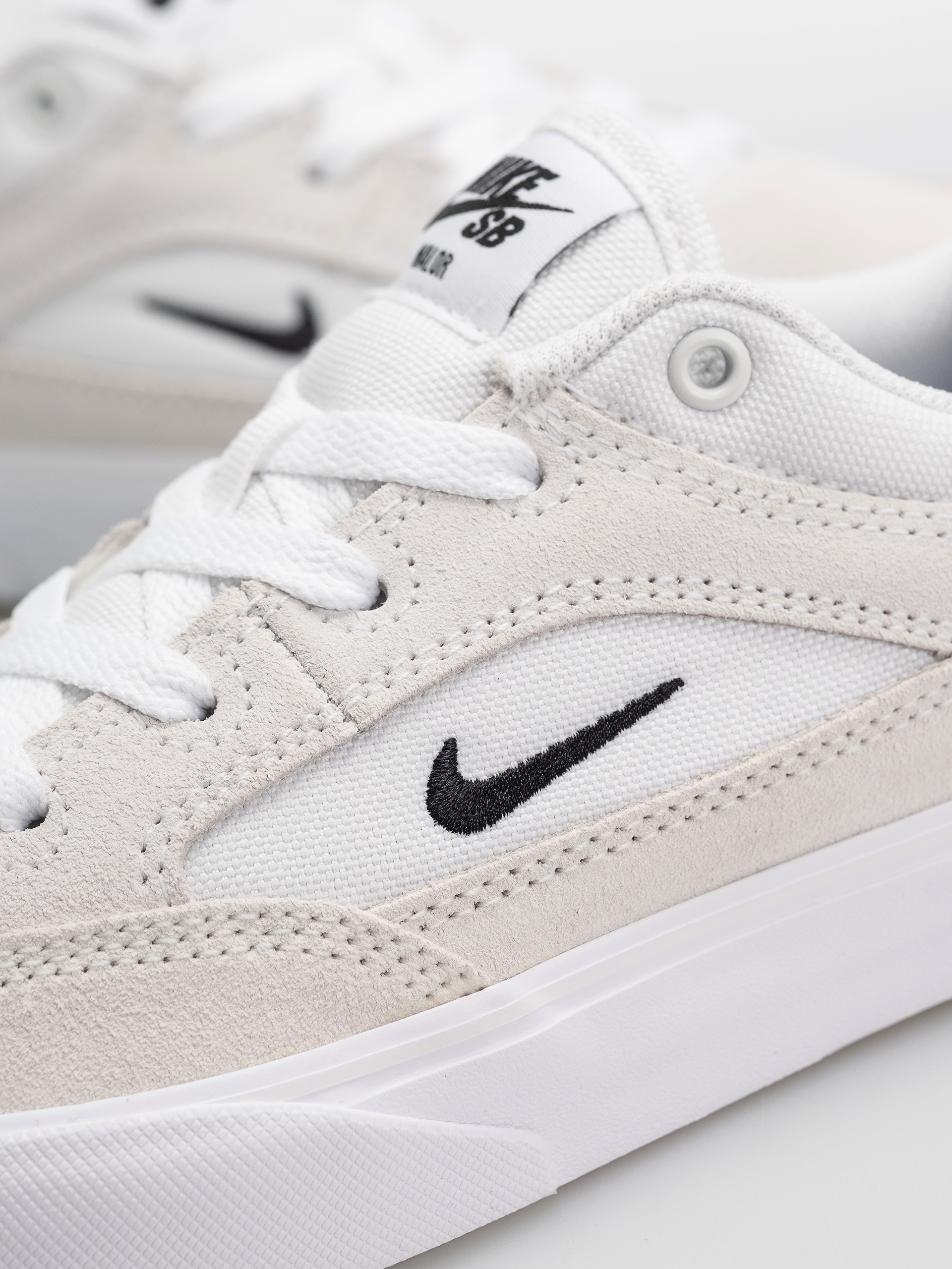 Pantofi Nike SB Malor (white/black/summit white/gum light brown)