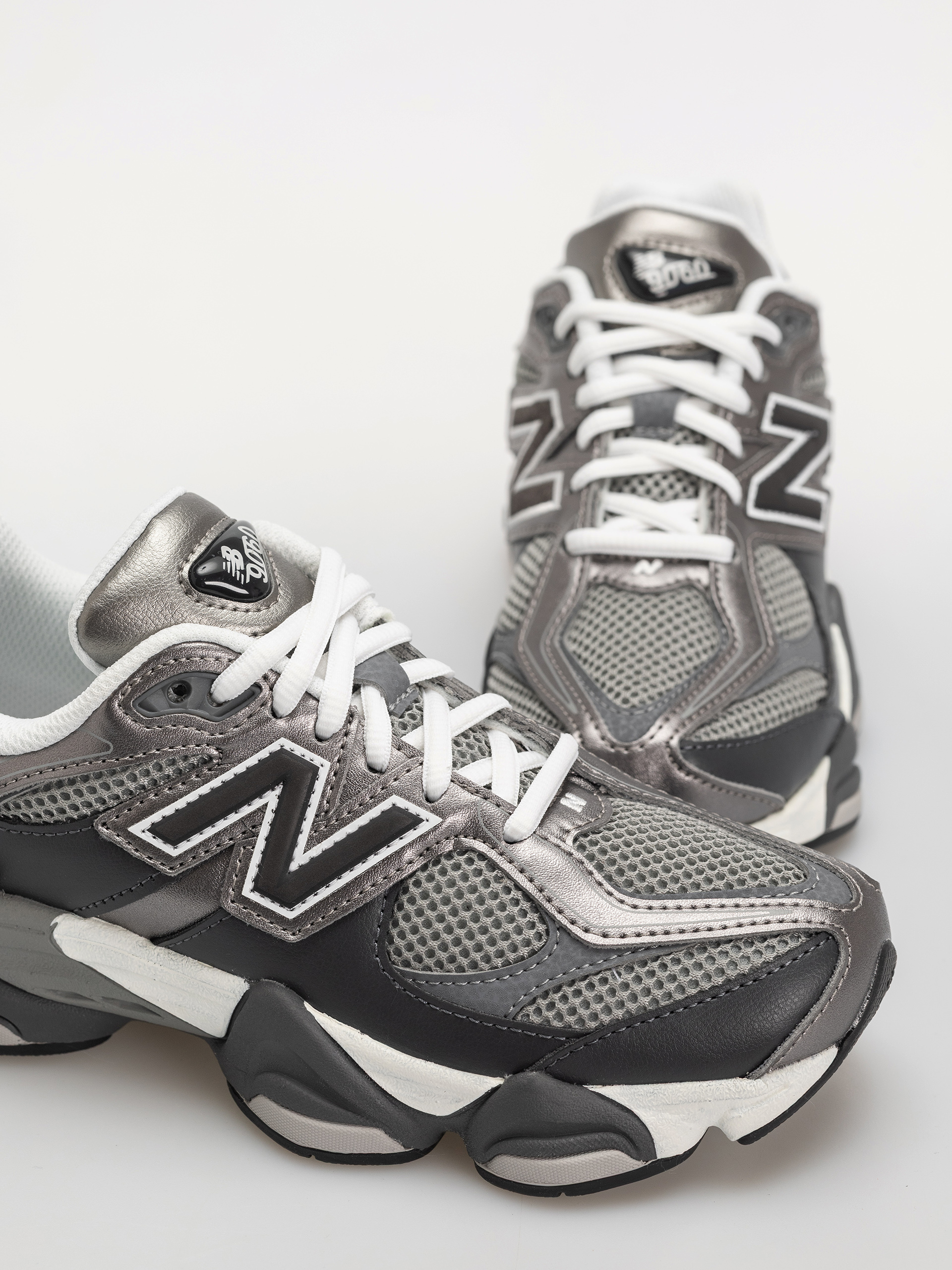 Pantofi New Balance 9060 JR (magnet/faded black)