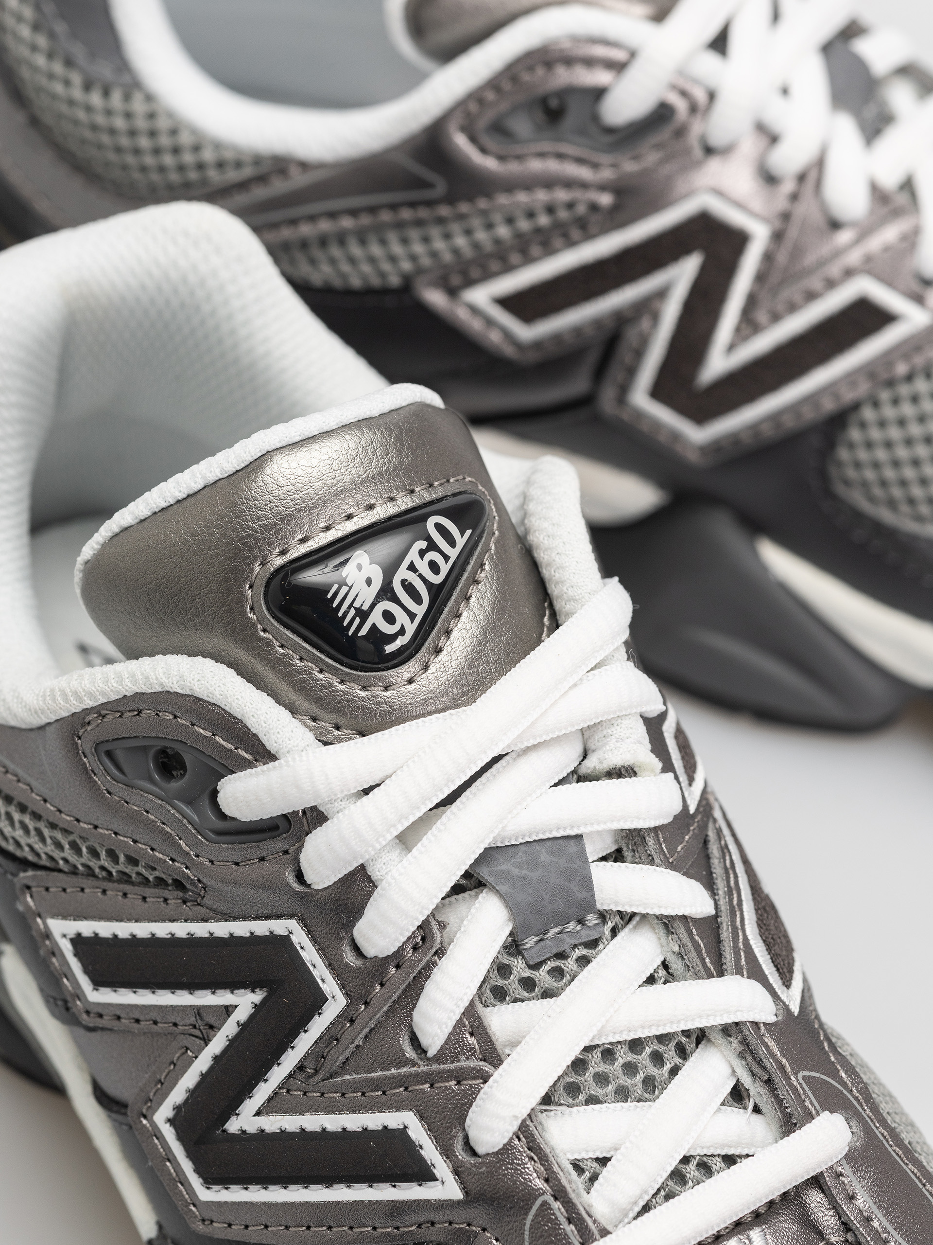 Pantofi New Balance 9060 JR (magnet/faded black)