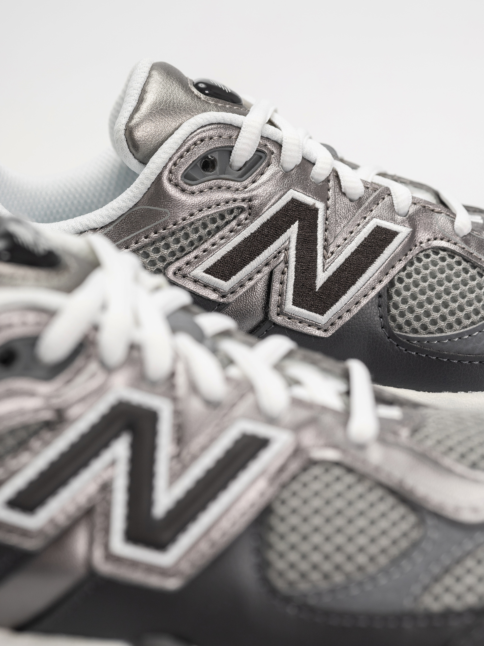 Pantofi New Balance 9060 JR (magnet/faded black)