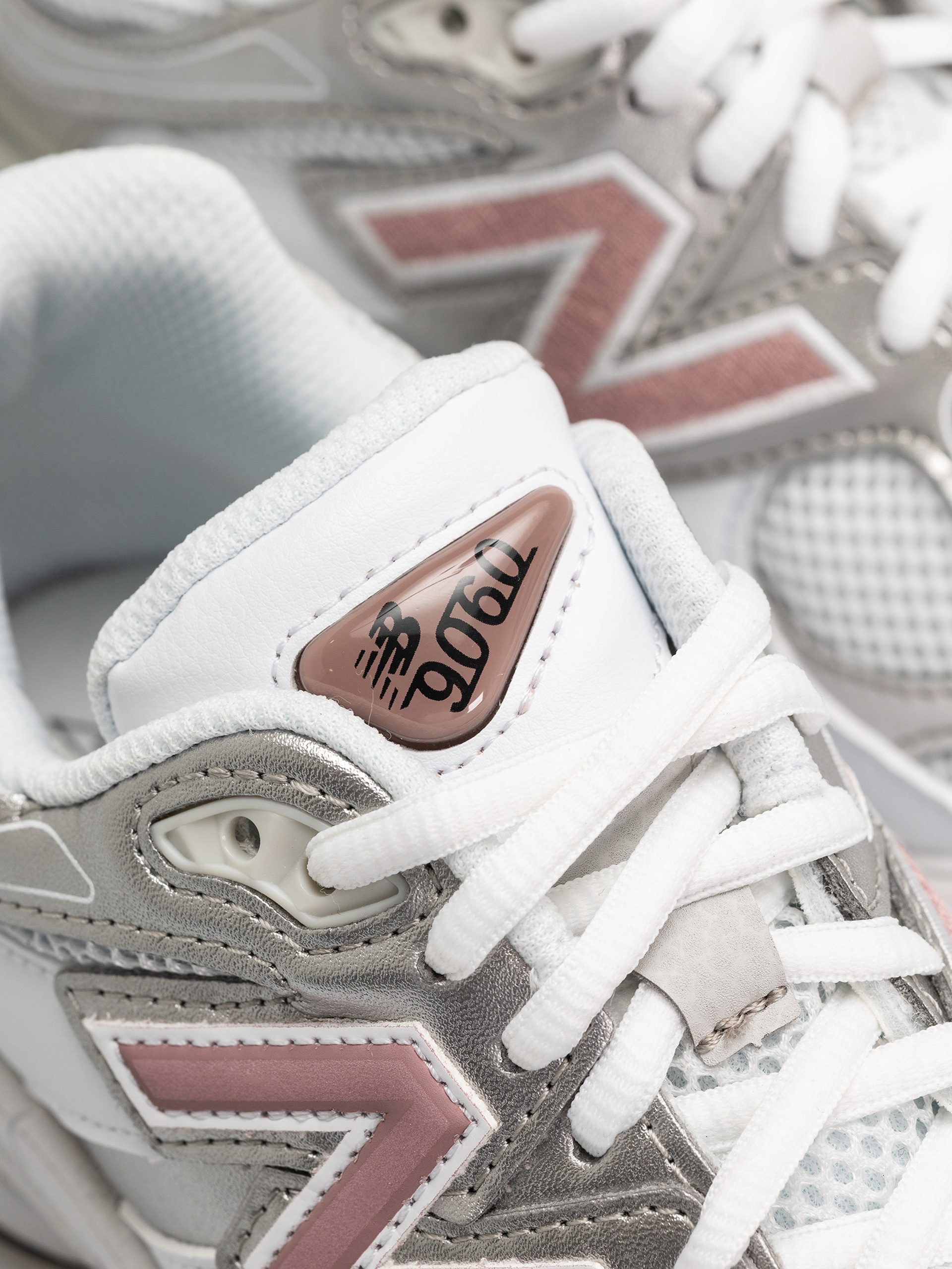 Pantofi New Balance 9060 JR (103 white/rosewood)