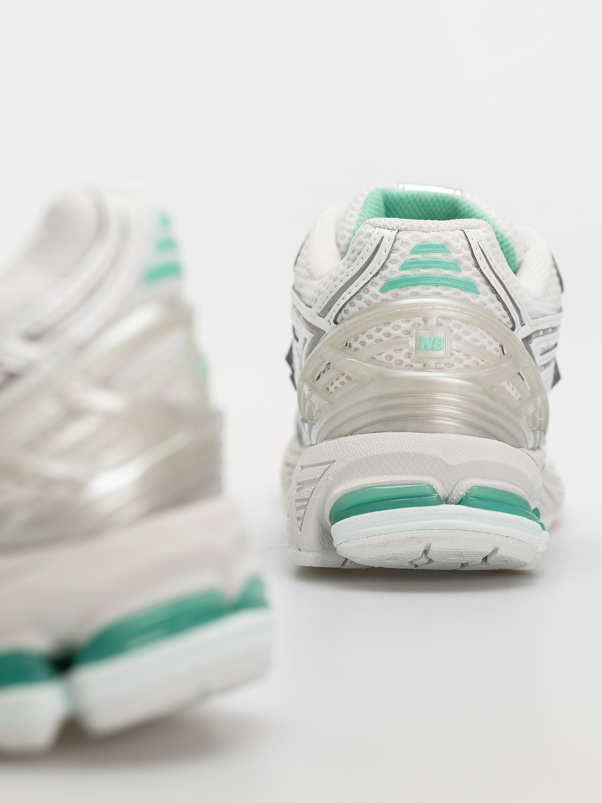 Pantofi New Balance 1906 (103 white/deep end)