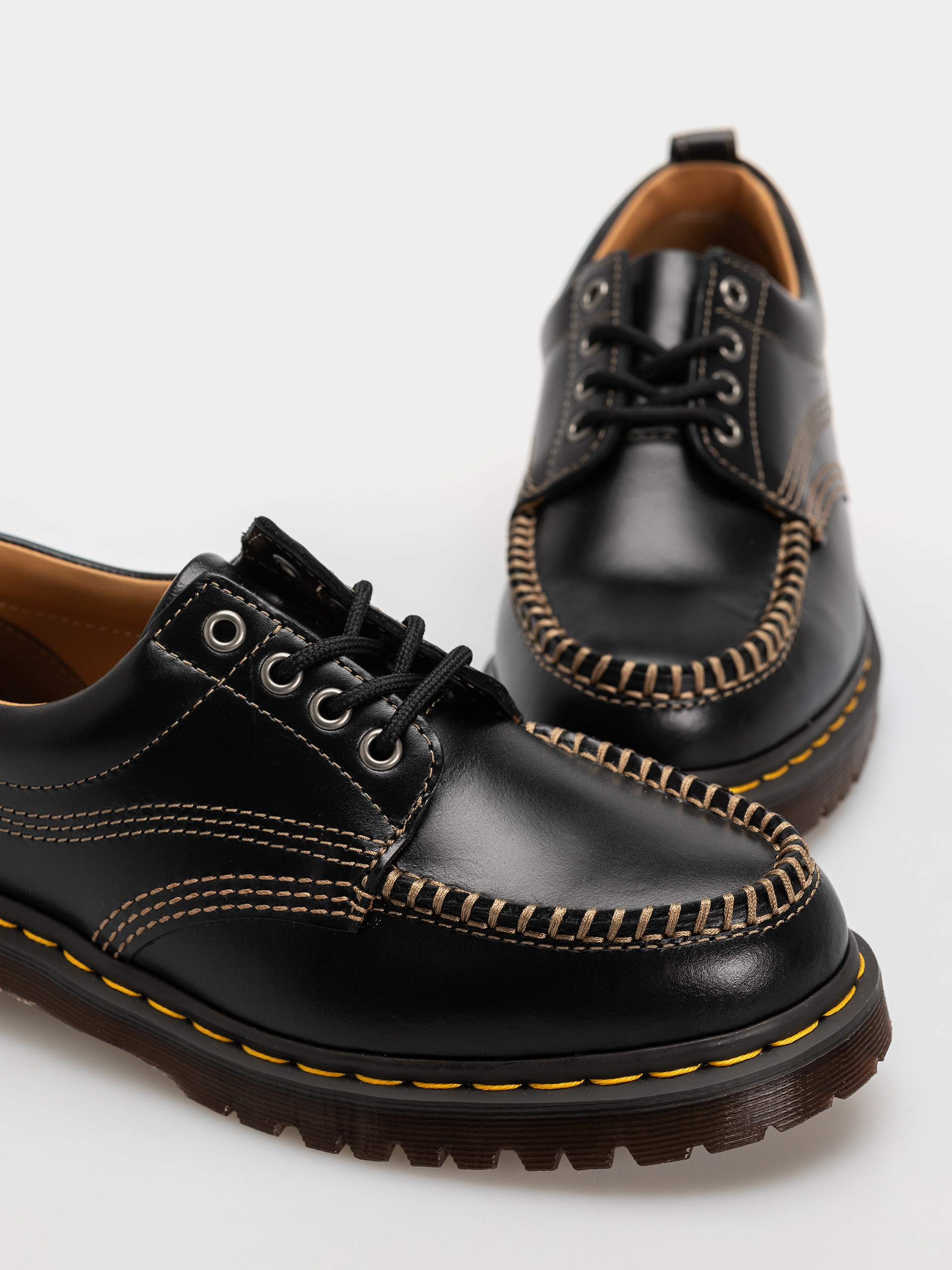 Pantofi Dr. Martens Lowell (black analine)