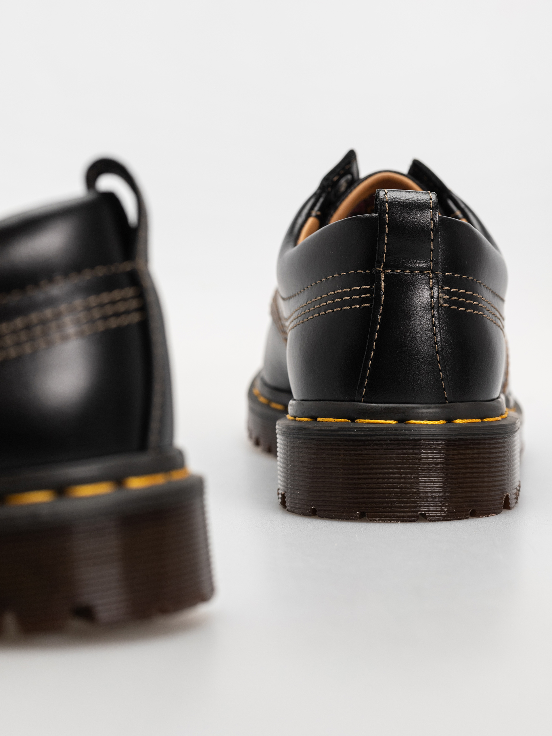 Pantofi Dr. Martens Lowell (black analine)