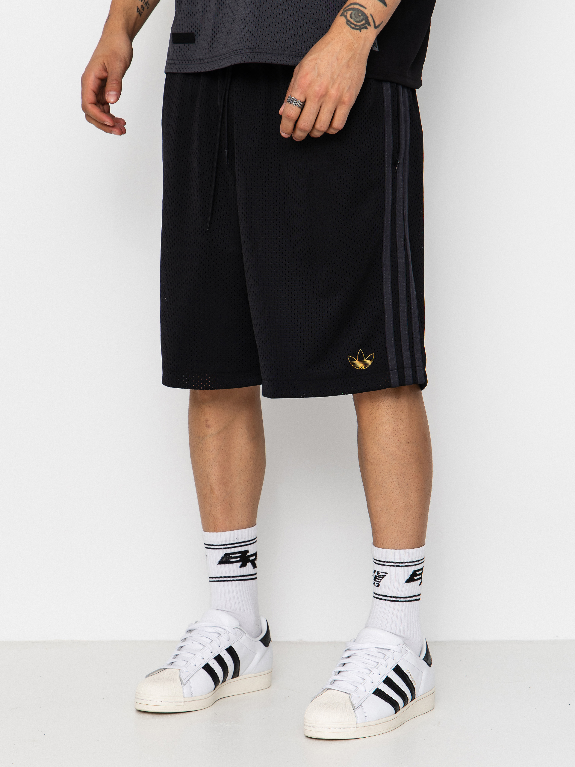 Pantaloni scurți adidas Tyshawn B (black/magold/carbon)