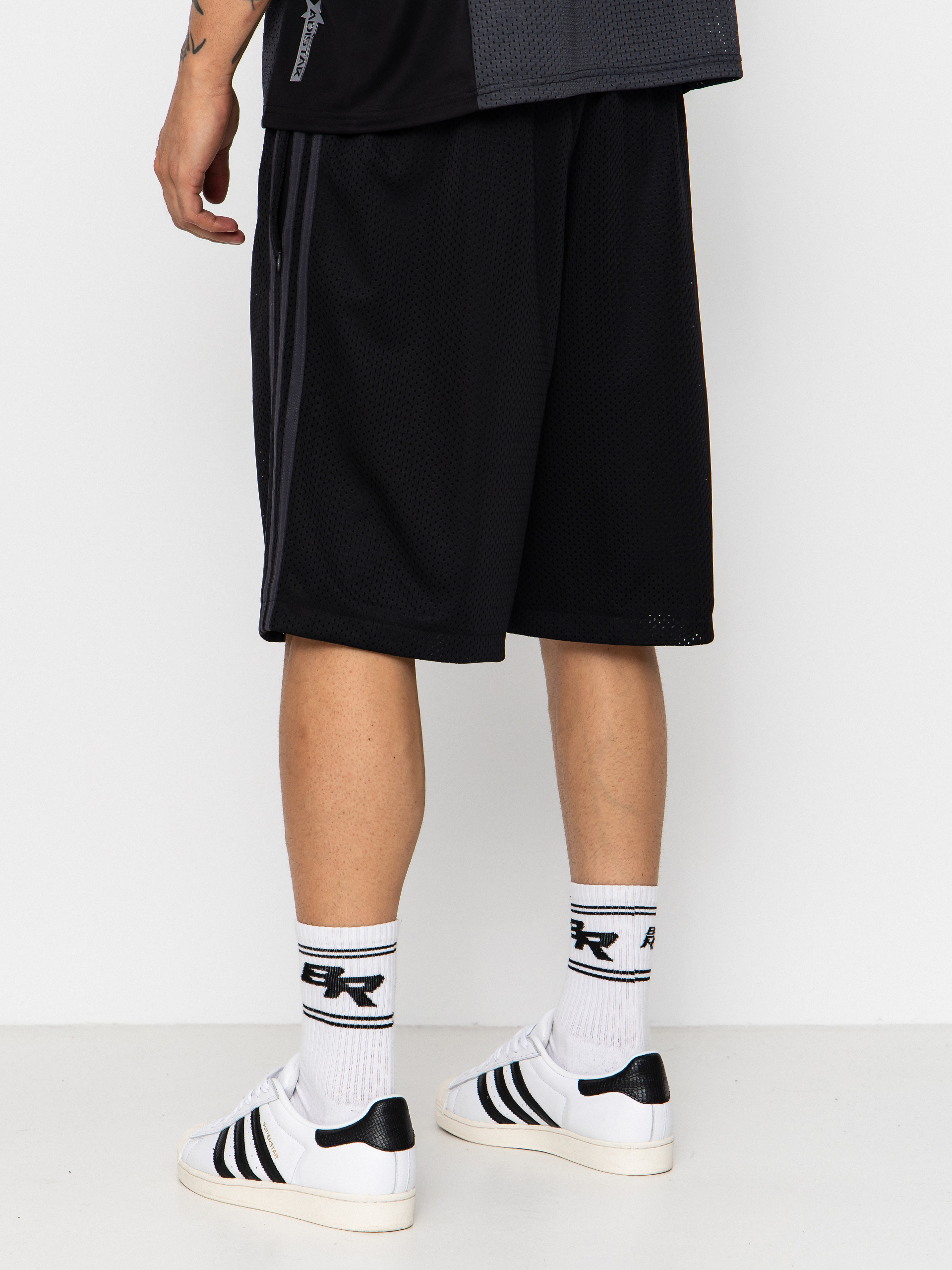 Pantaloni scurți adidas Tyshawn B (black/magold/carbon)