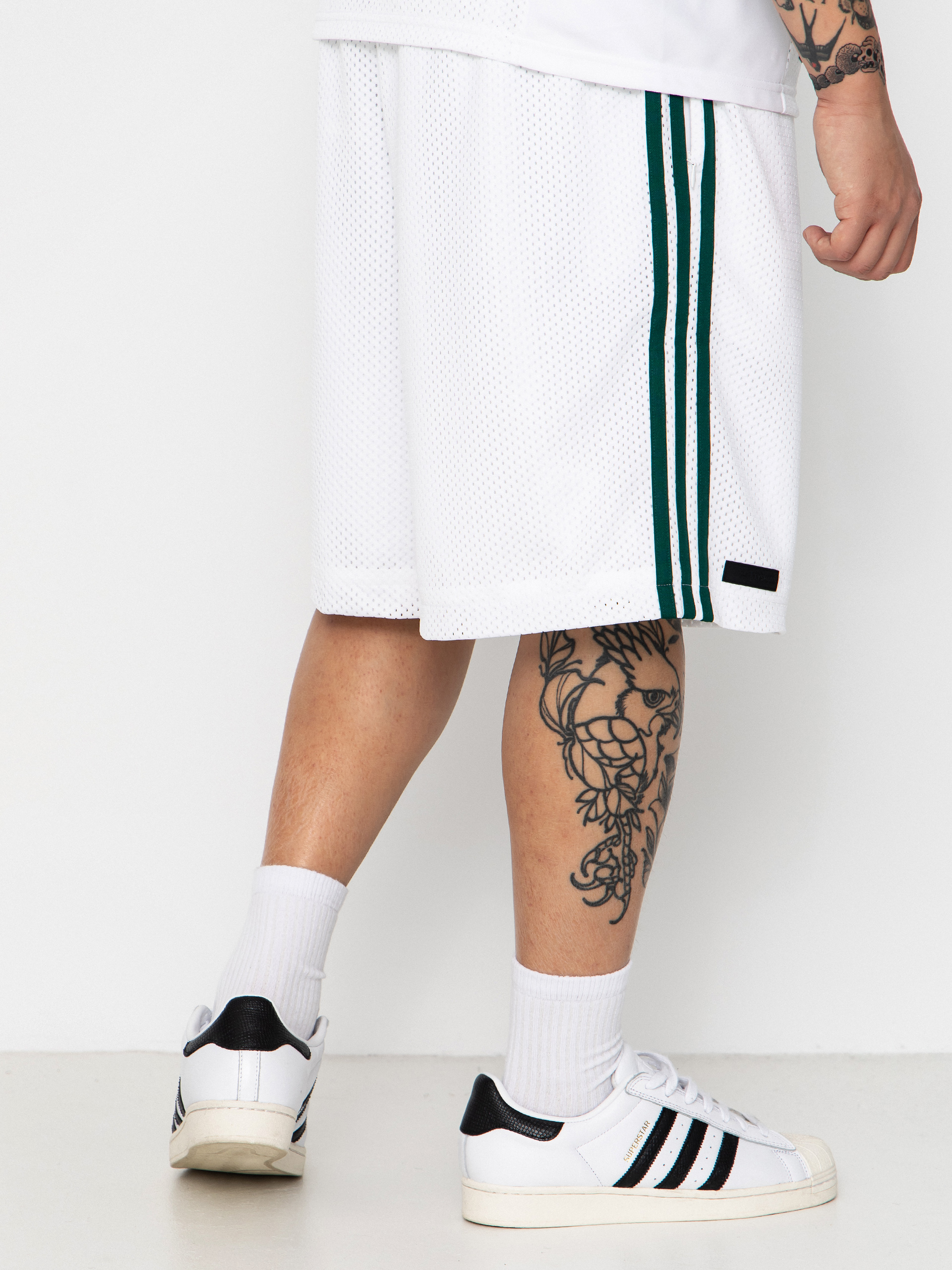 Pantaloni scurți adidas Tyshawn B (white/magold/cgreen)