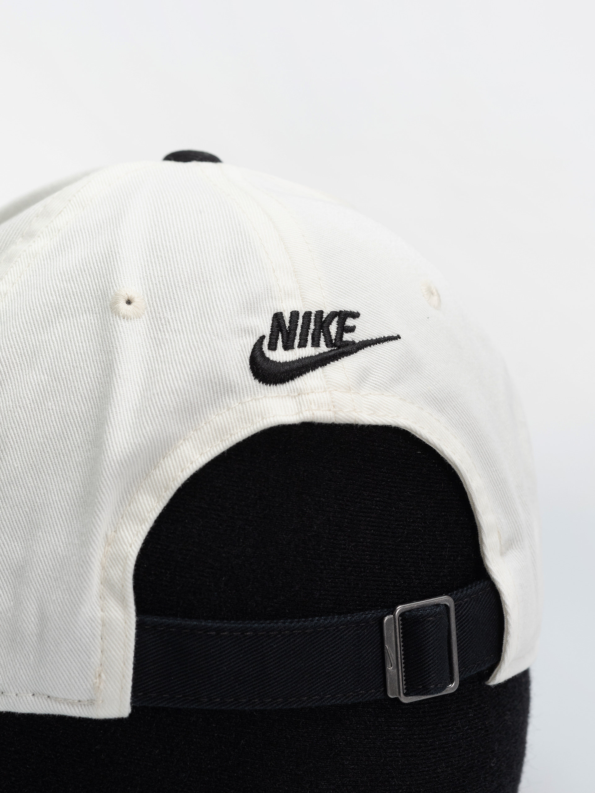 Șapcă Nike SB Club Just Do It (sail/black/black)