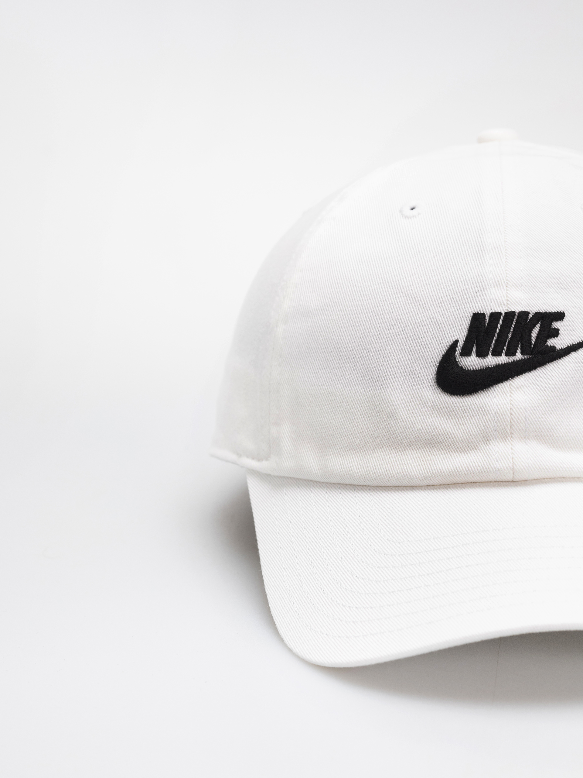 Șapcă Nike SB Club (white/black)