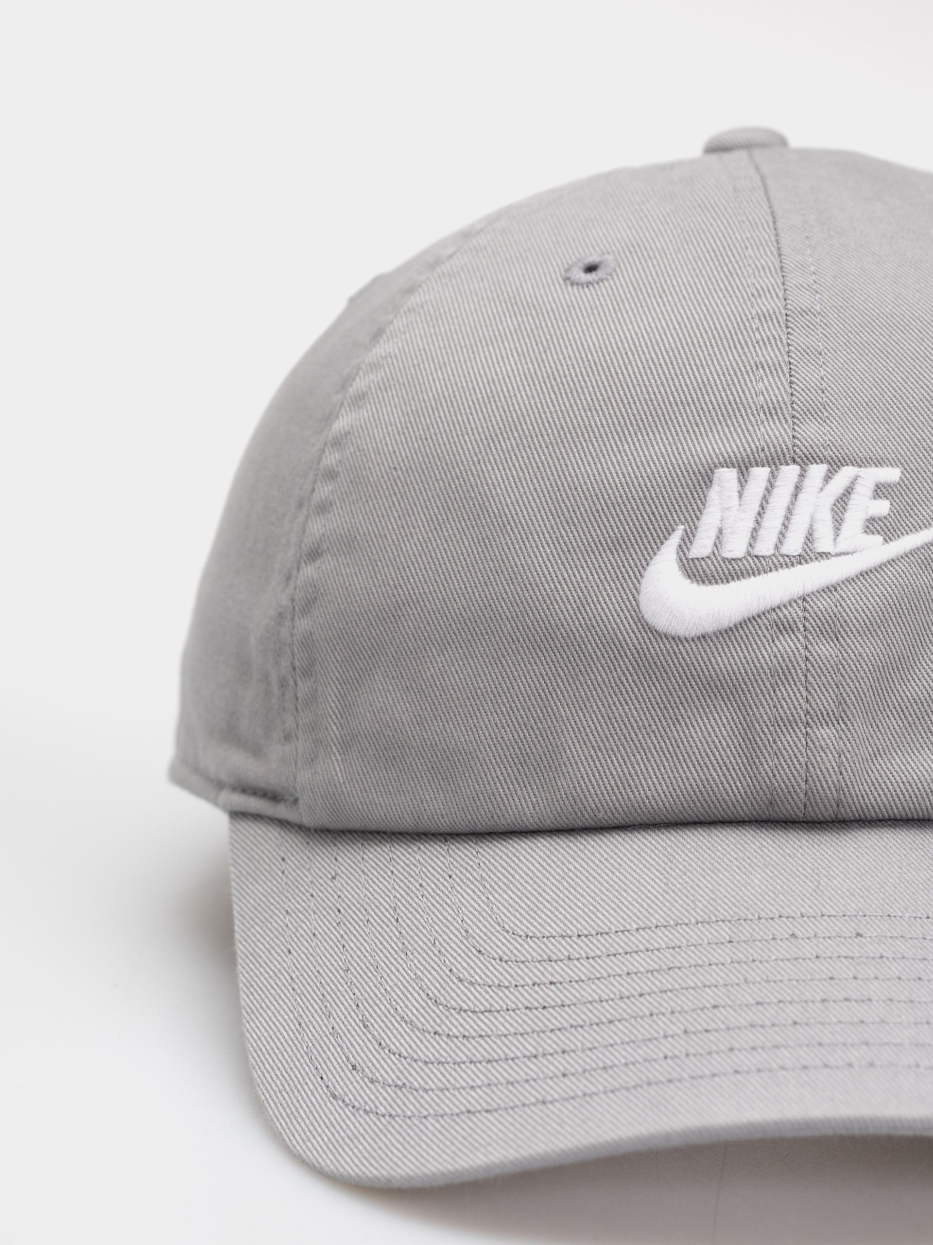 Șapcă Nike SB Club (particle grey/white)