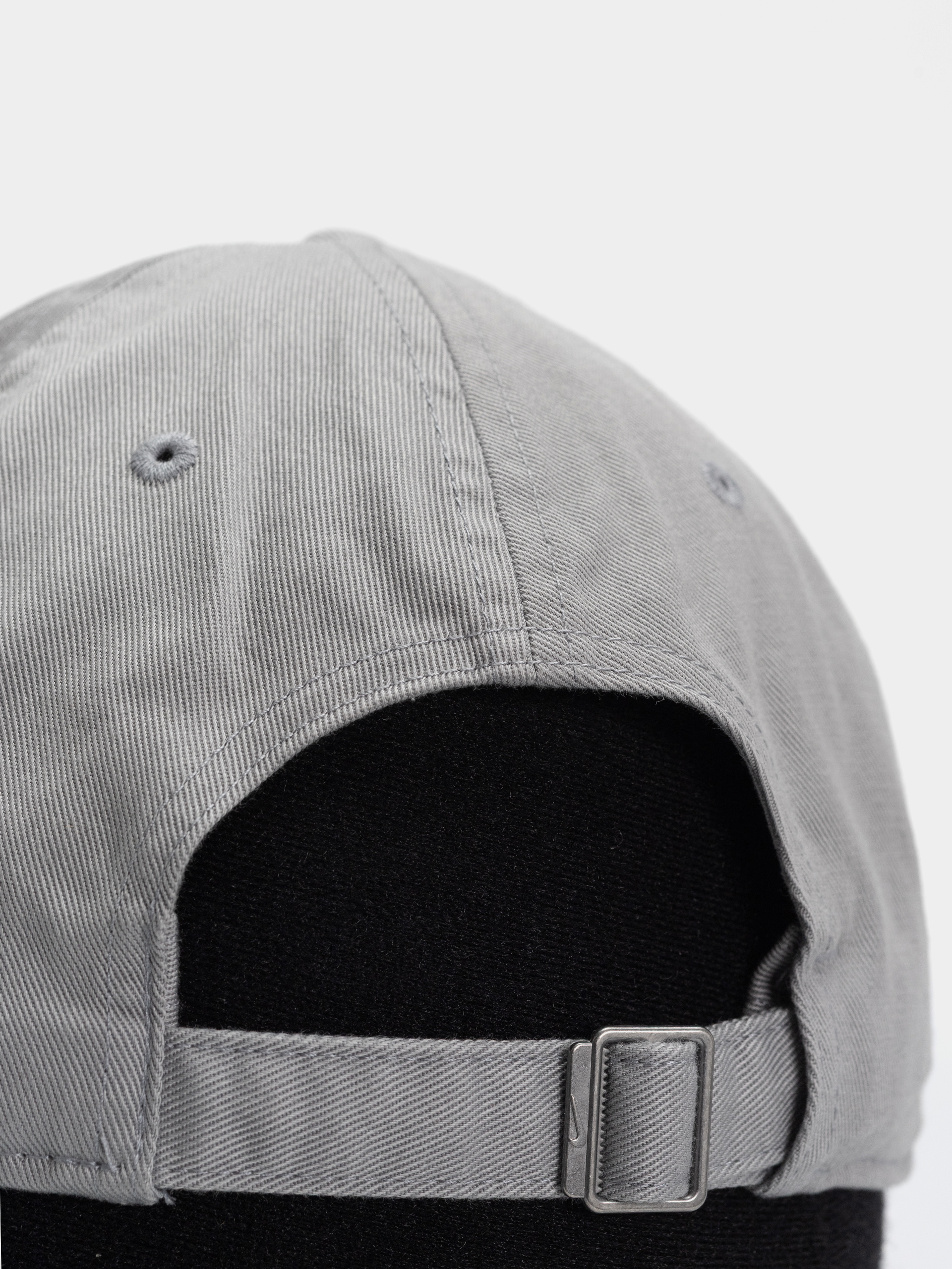 Șapcă Nike SB Club (particle grey/white)
