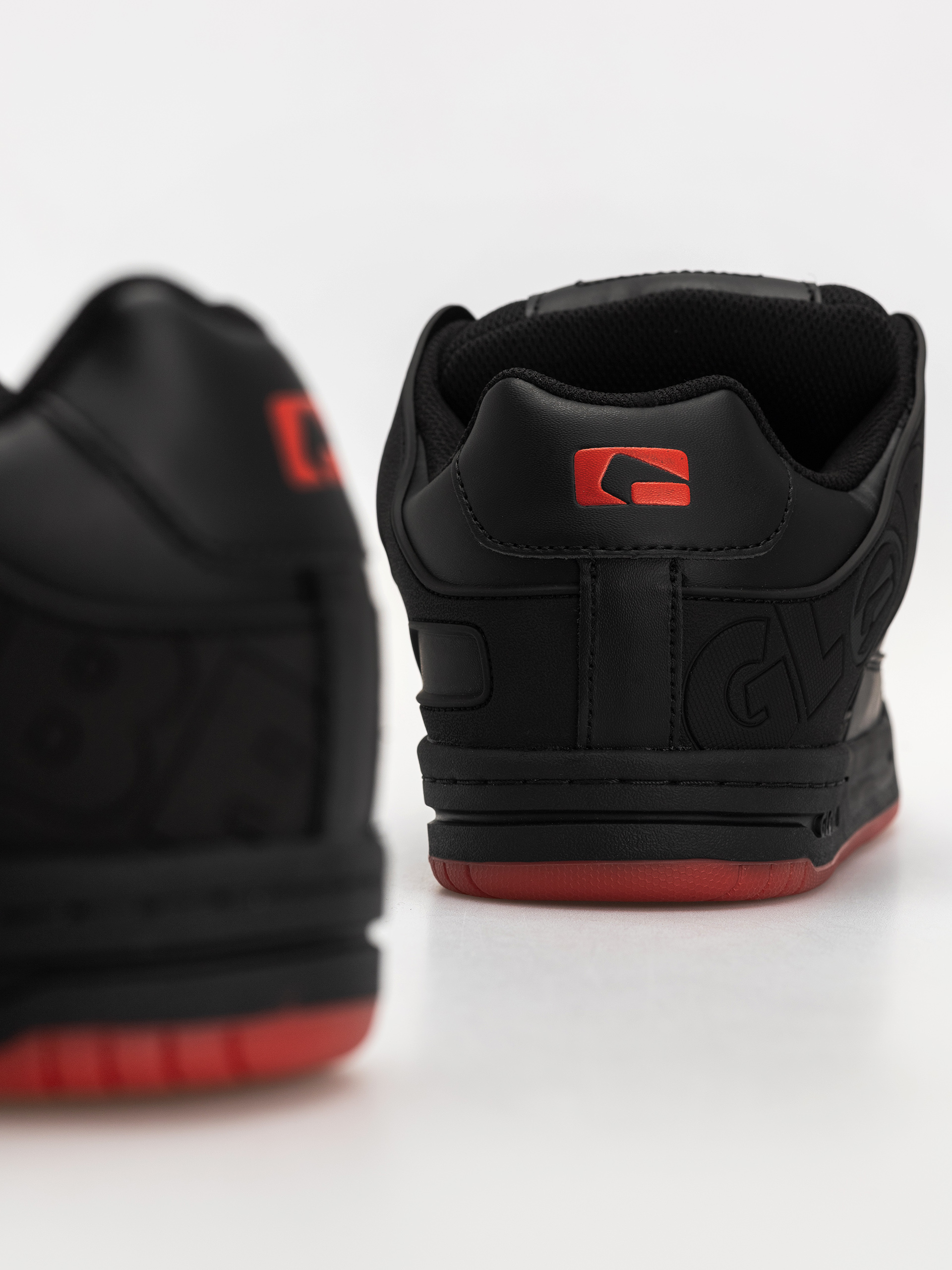 Pantofi Globe Tilt (black/red/charcoal)