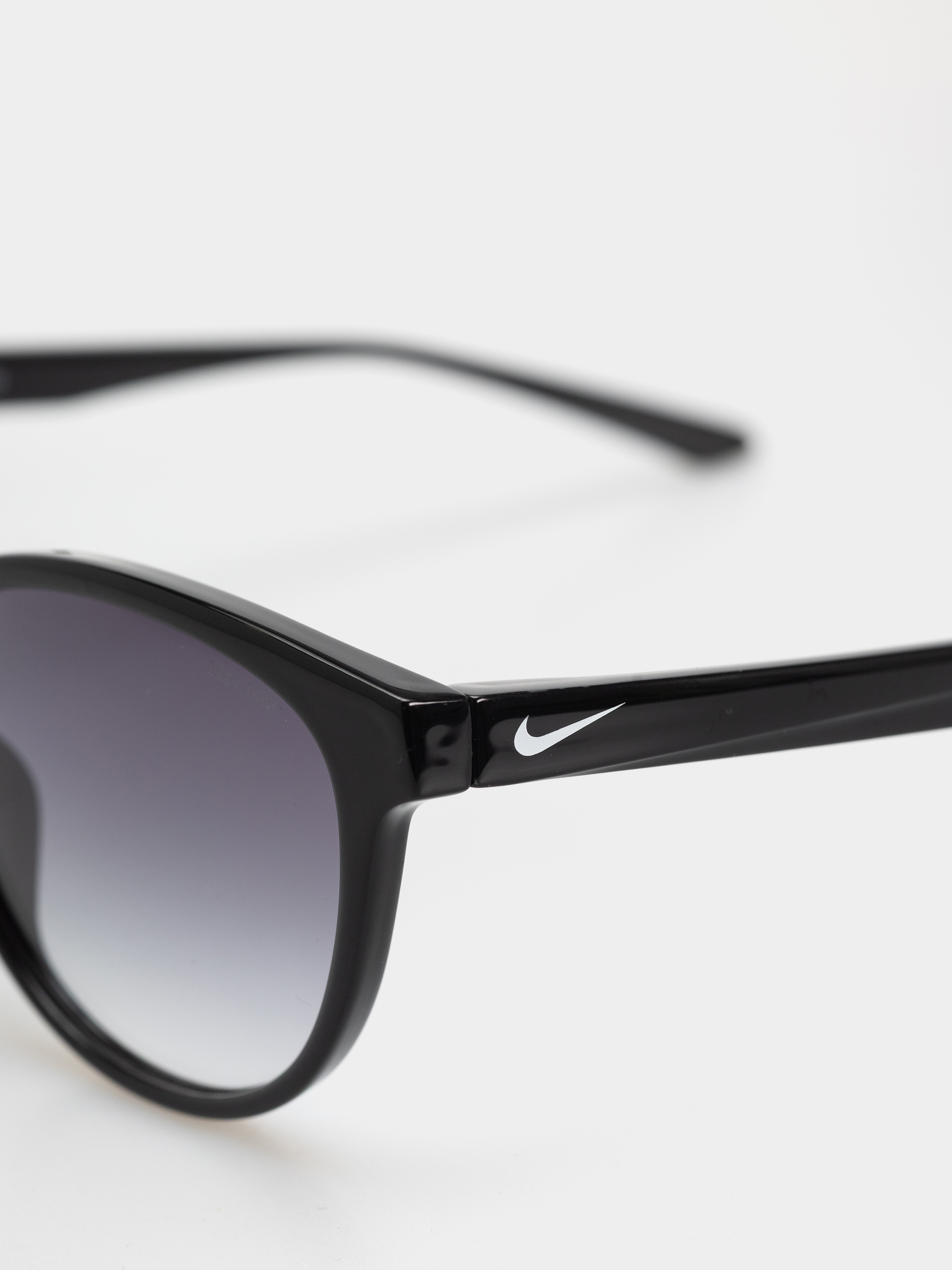 Ochelari de soare Nike Vital Trend (black/smoke gradient)