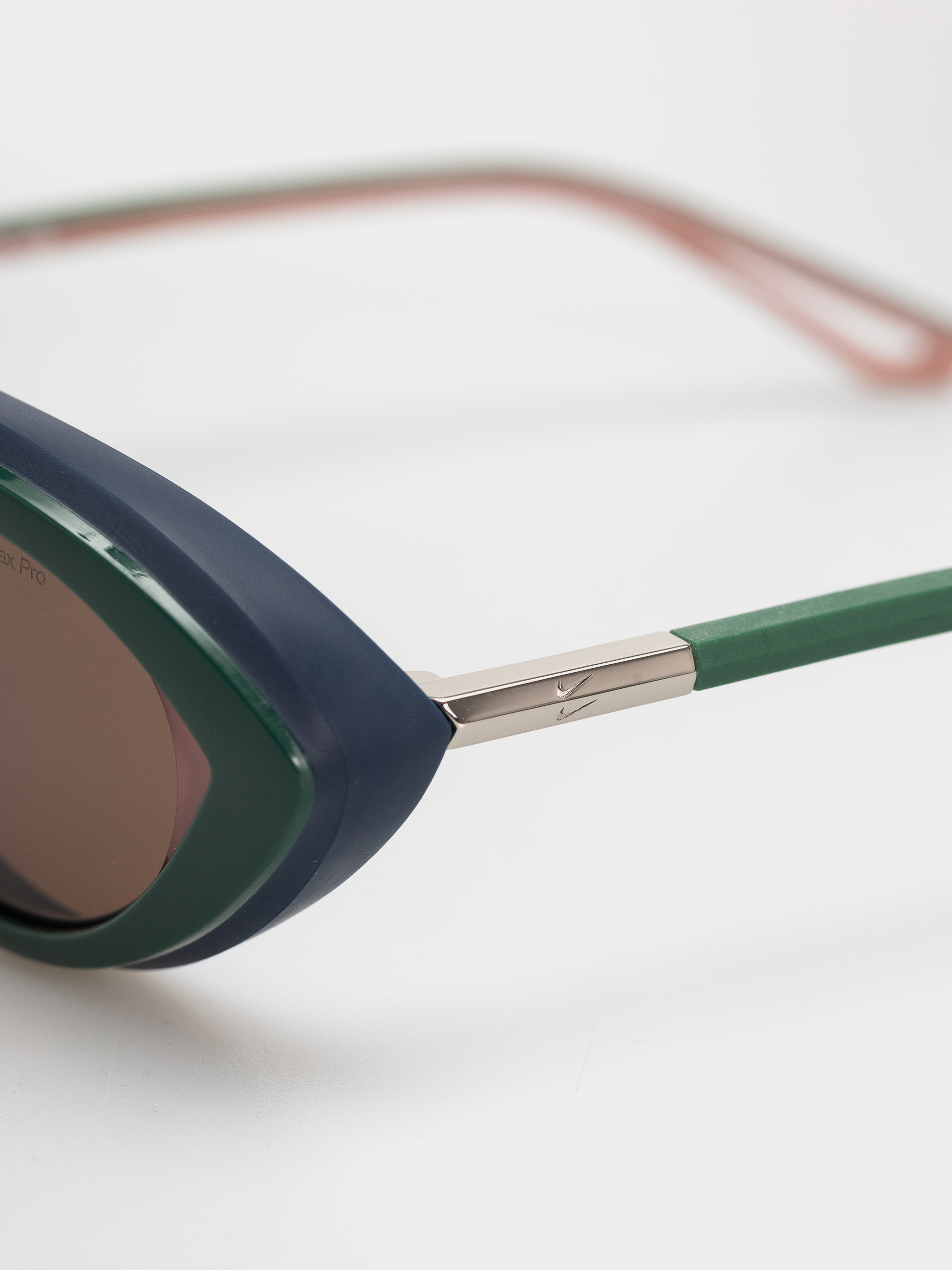 Ochelari de soare Nike Forge Envy (fir/mauve)
