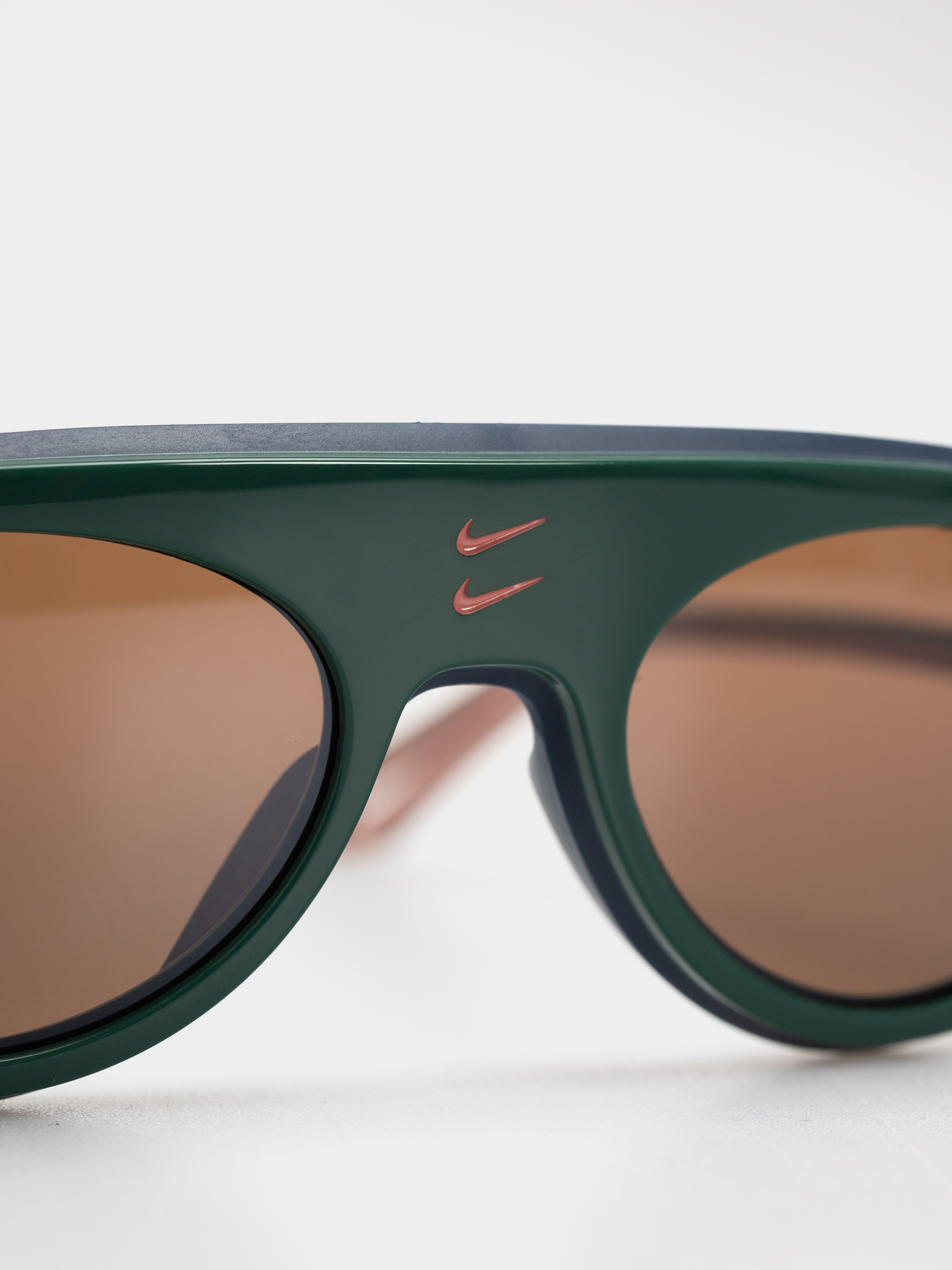 Ochelari de soare Nike Forge Envy (fir/mauve)
