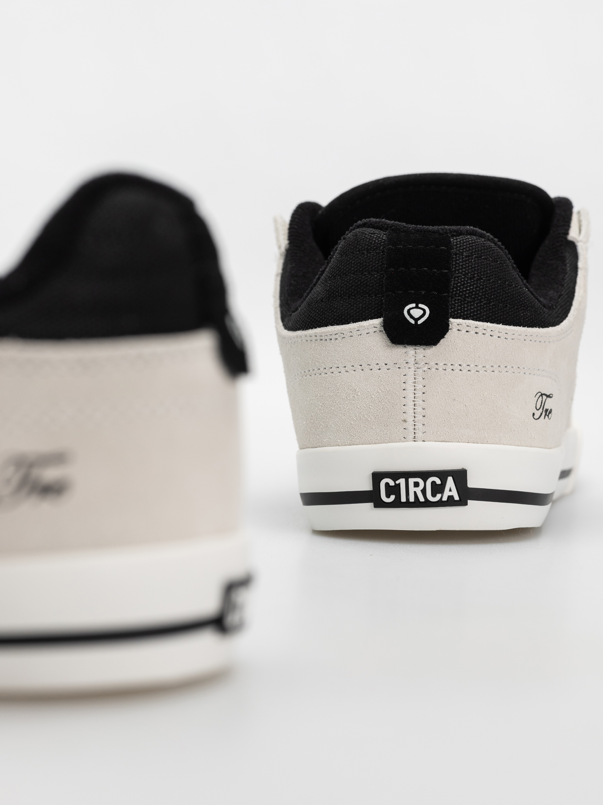 Pantofi Circa Tre (black/alyssum/white)