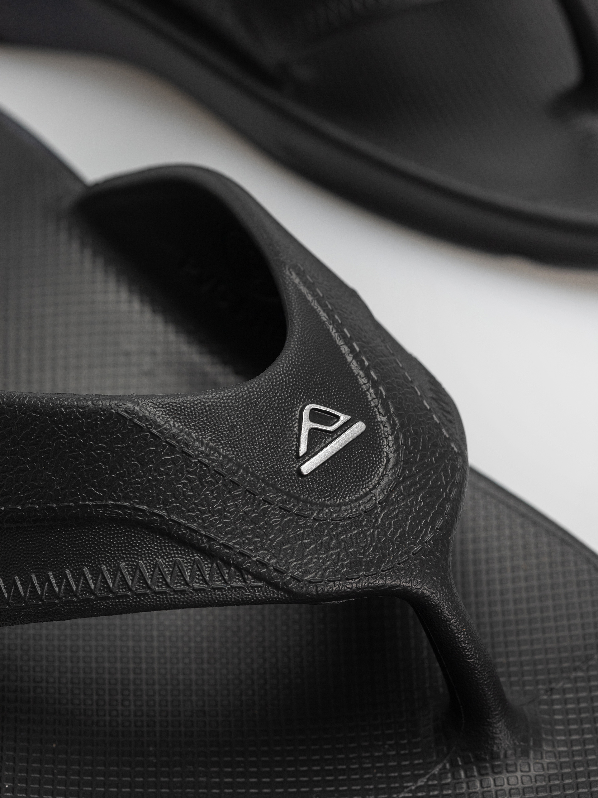 papuci de plajă Reef Fanning H20 (black/silver)
