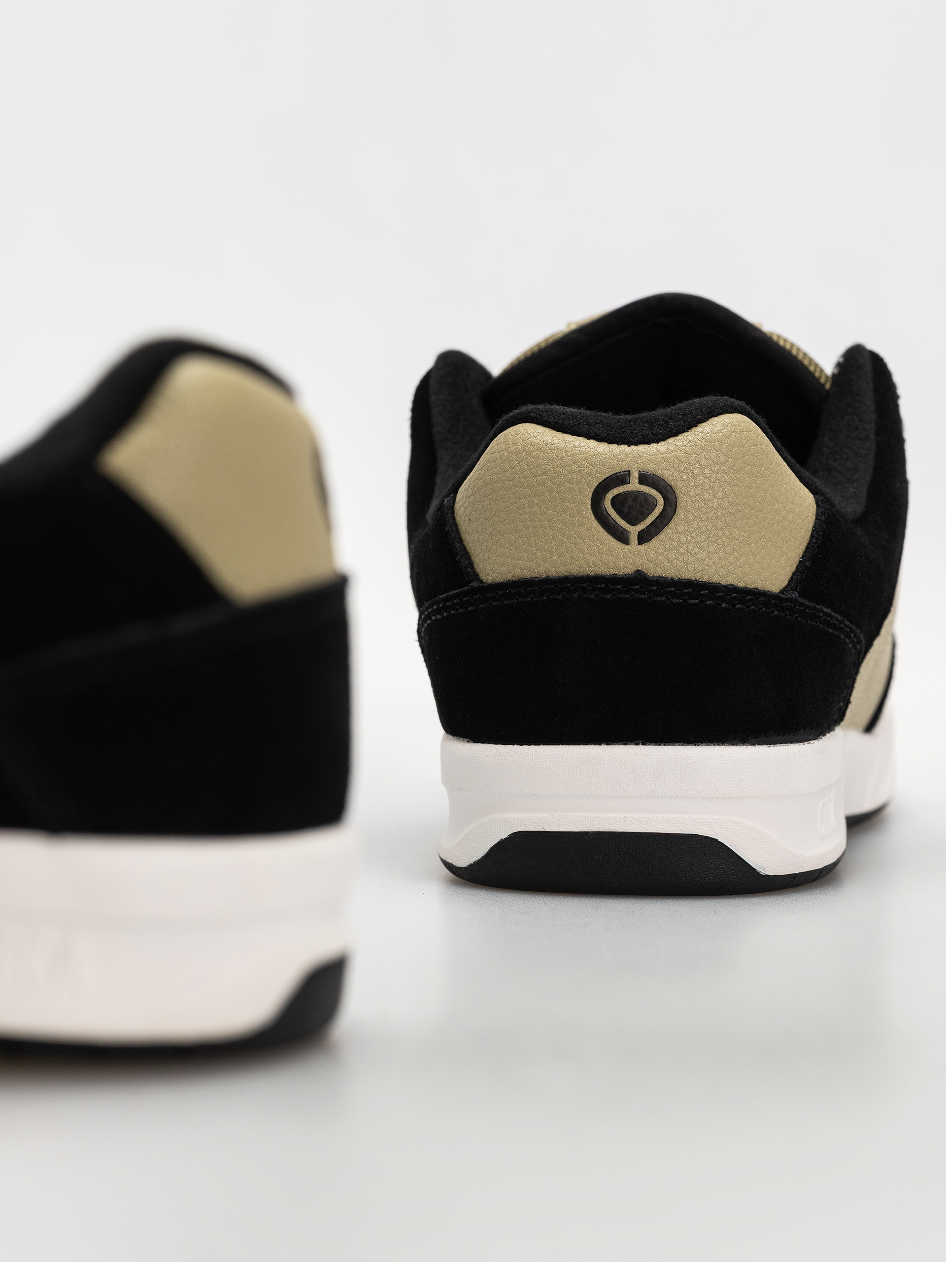 Pantofi Circa 805 (black/olive gray/white)
