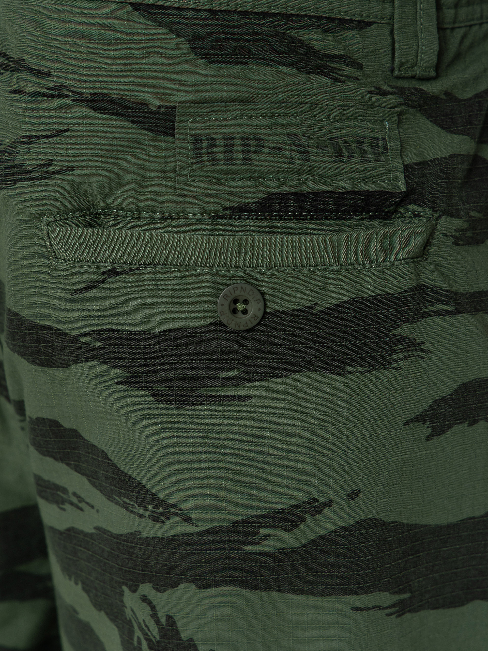 Pantaloni scurți RipNDip Camo (military green)