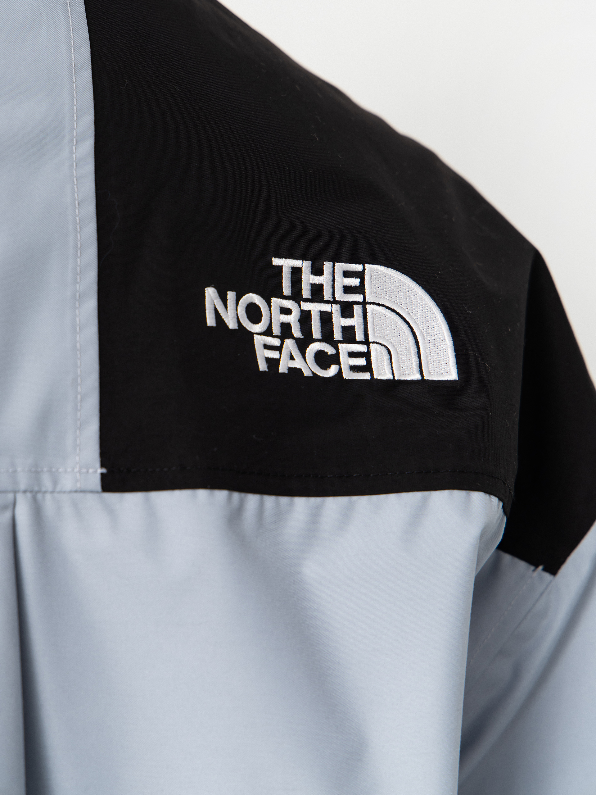 Geacă The North Face Reign On Wmn (frost grey/tnf)