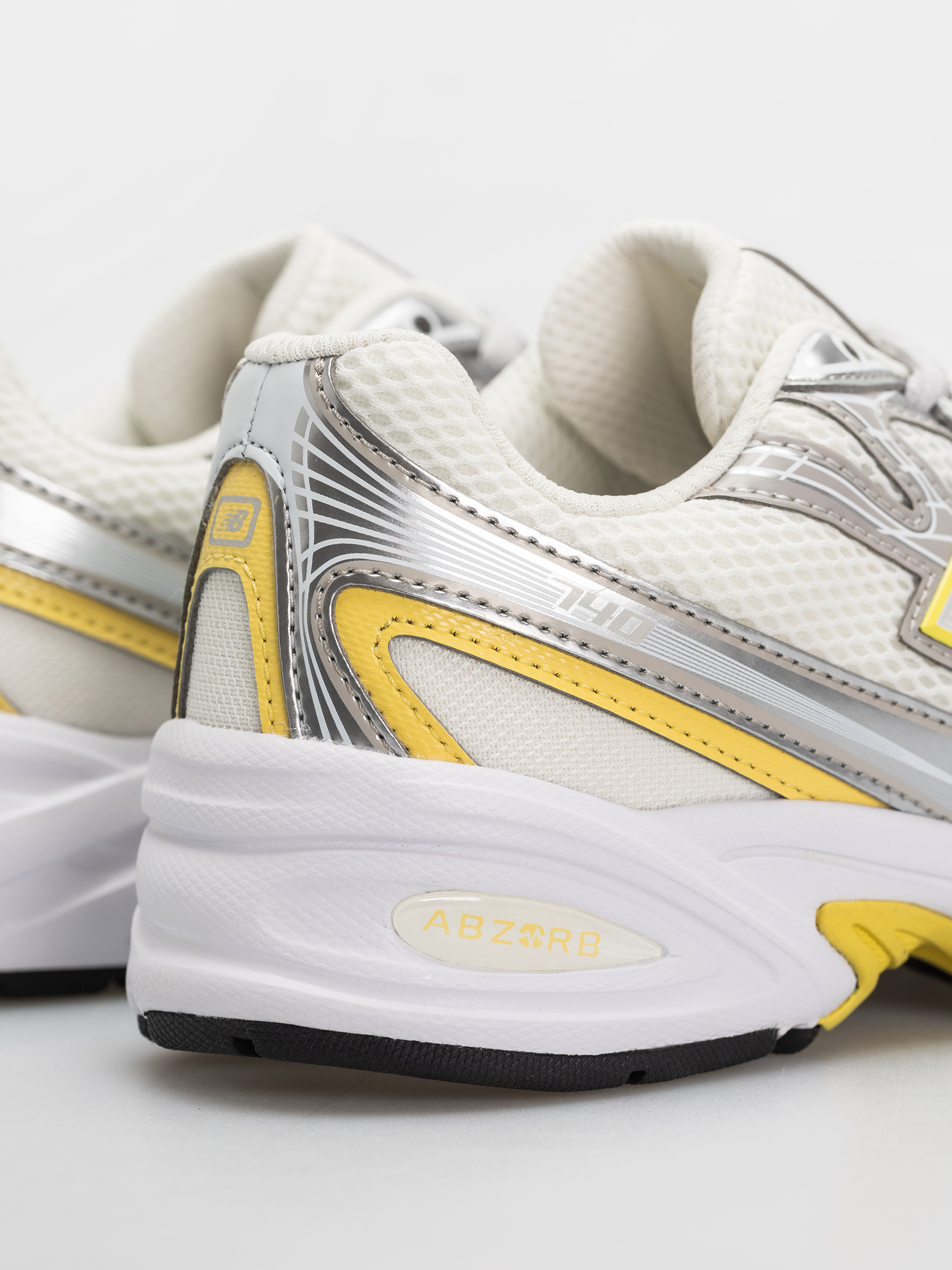 Pantofi New Balance 740 JR (silver metallic/star burst)