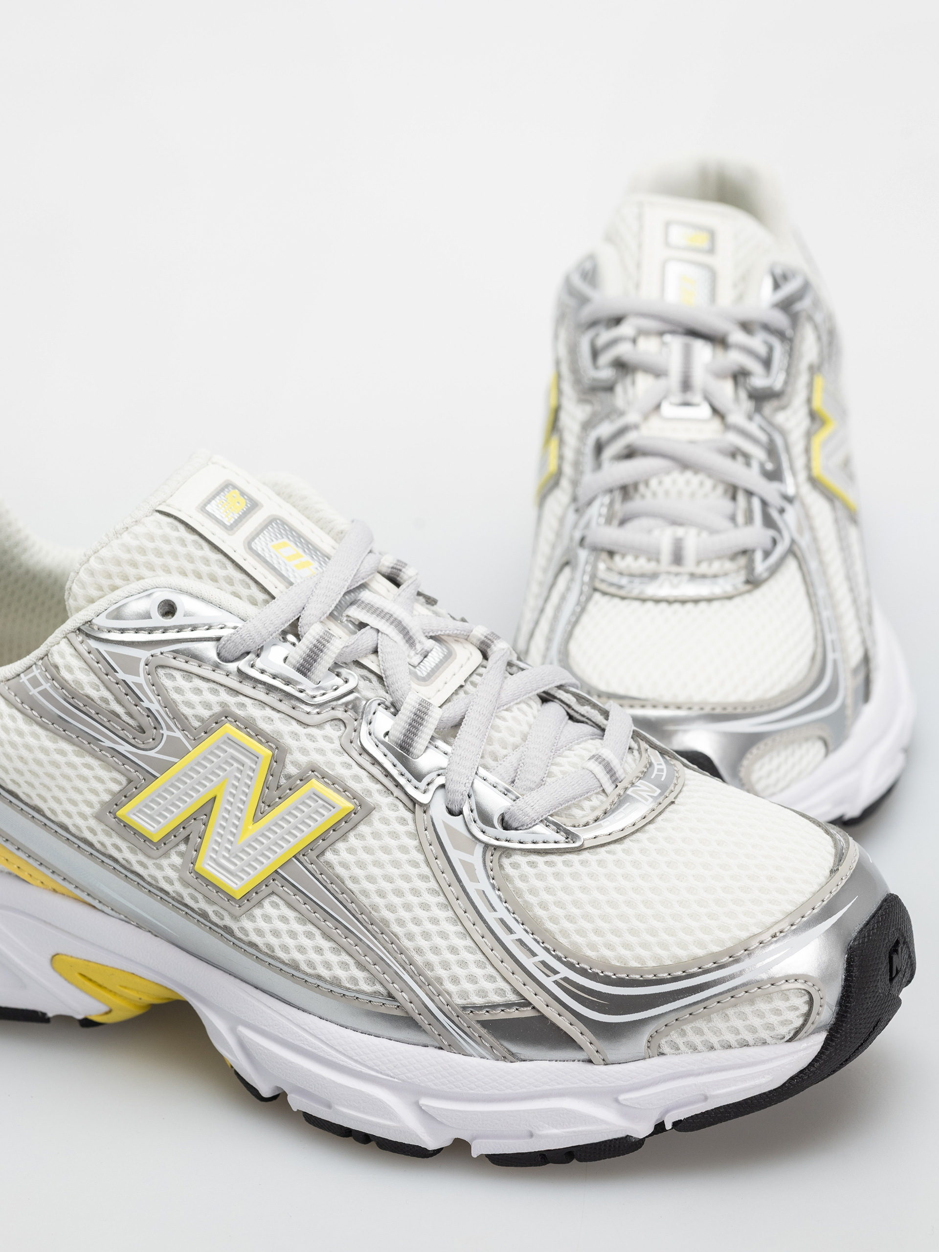 Pantofi New Balance 740 JR (silver metallic/star burst)