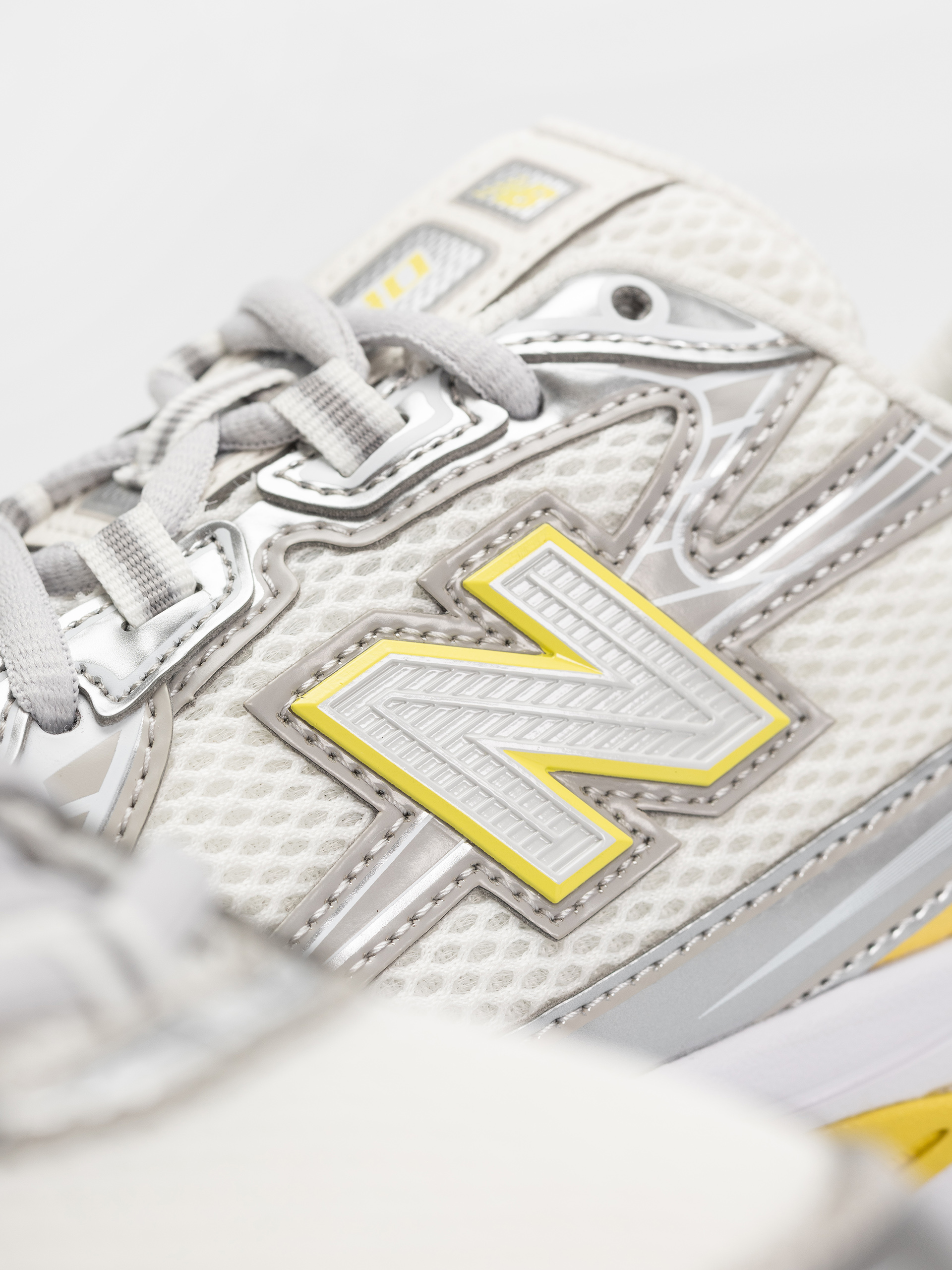 Pantofi New Balance 740 JR (silver metallic/star burst)