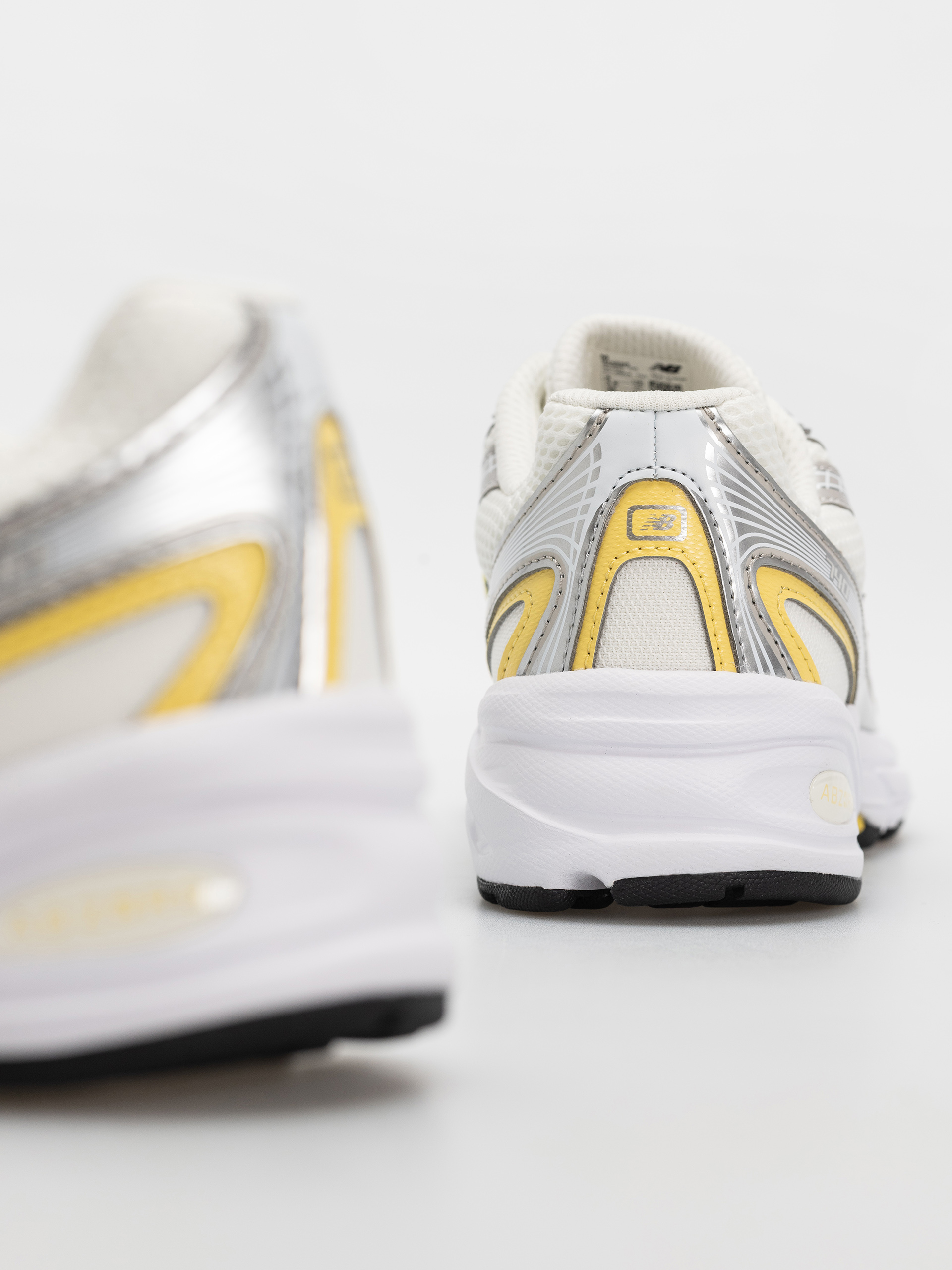 Pantofi New Balance 740 JR (silver metallic/star burst)