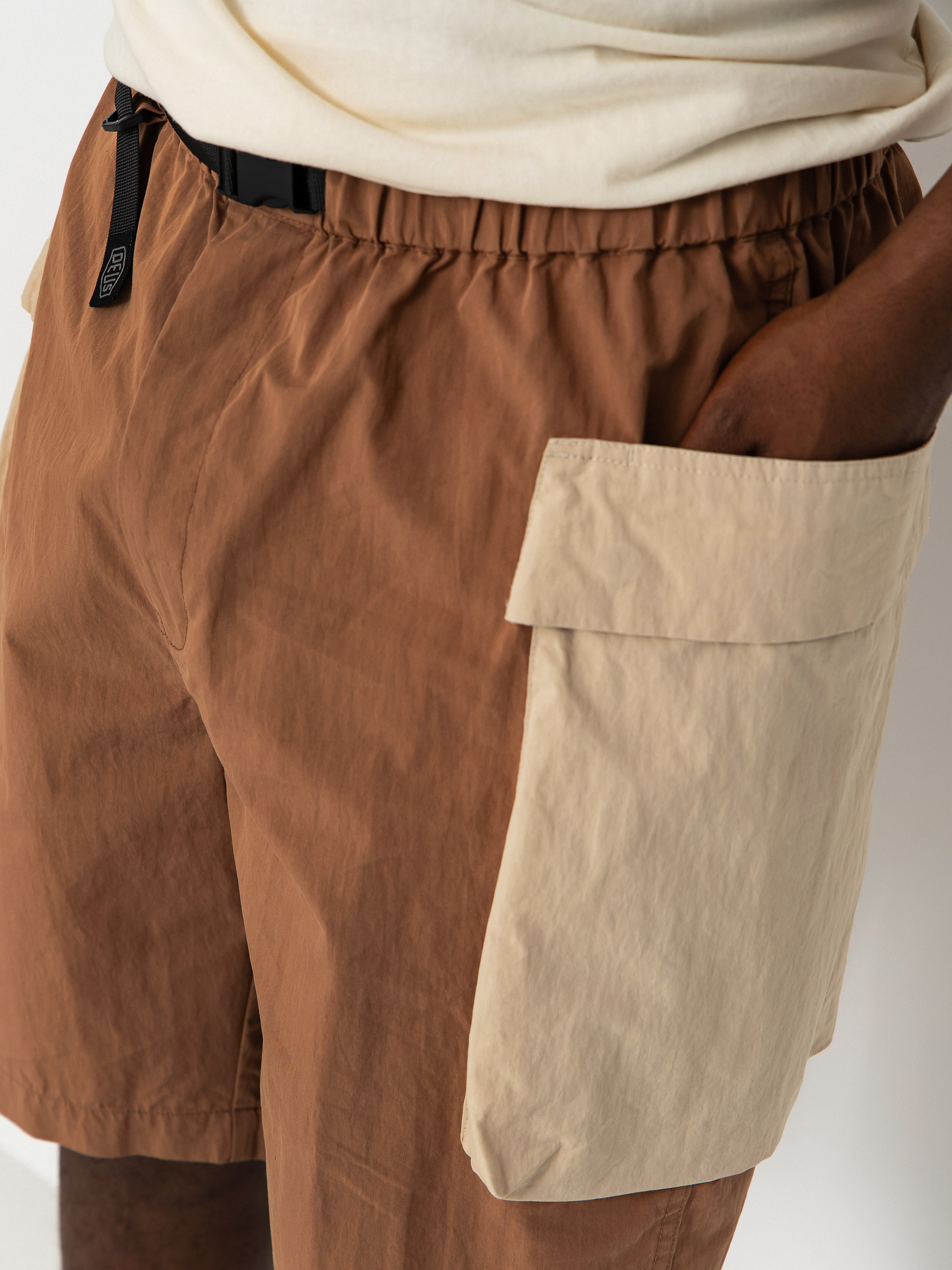 Pantaloni scurți Deus Ex Machina Duck Dive (camel brown)
