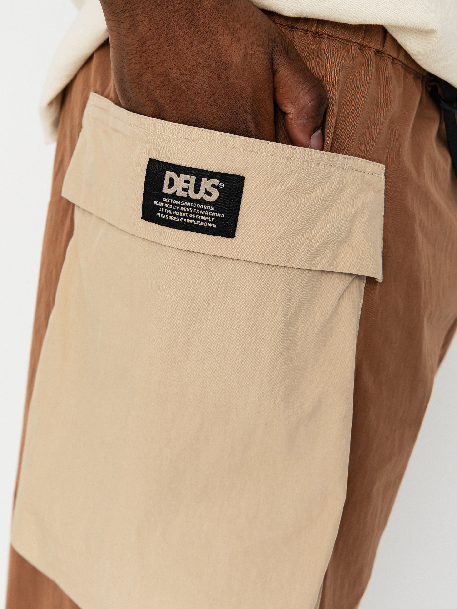 Pantaloni scurți Deus Ex Machina Duck Dive (camel brown)