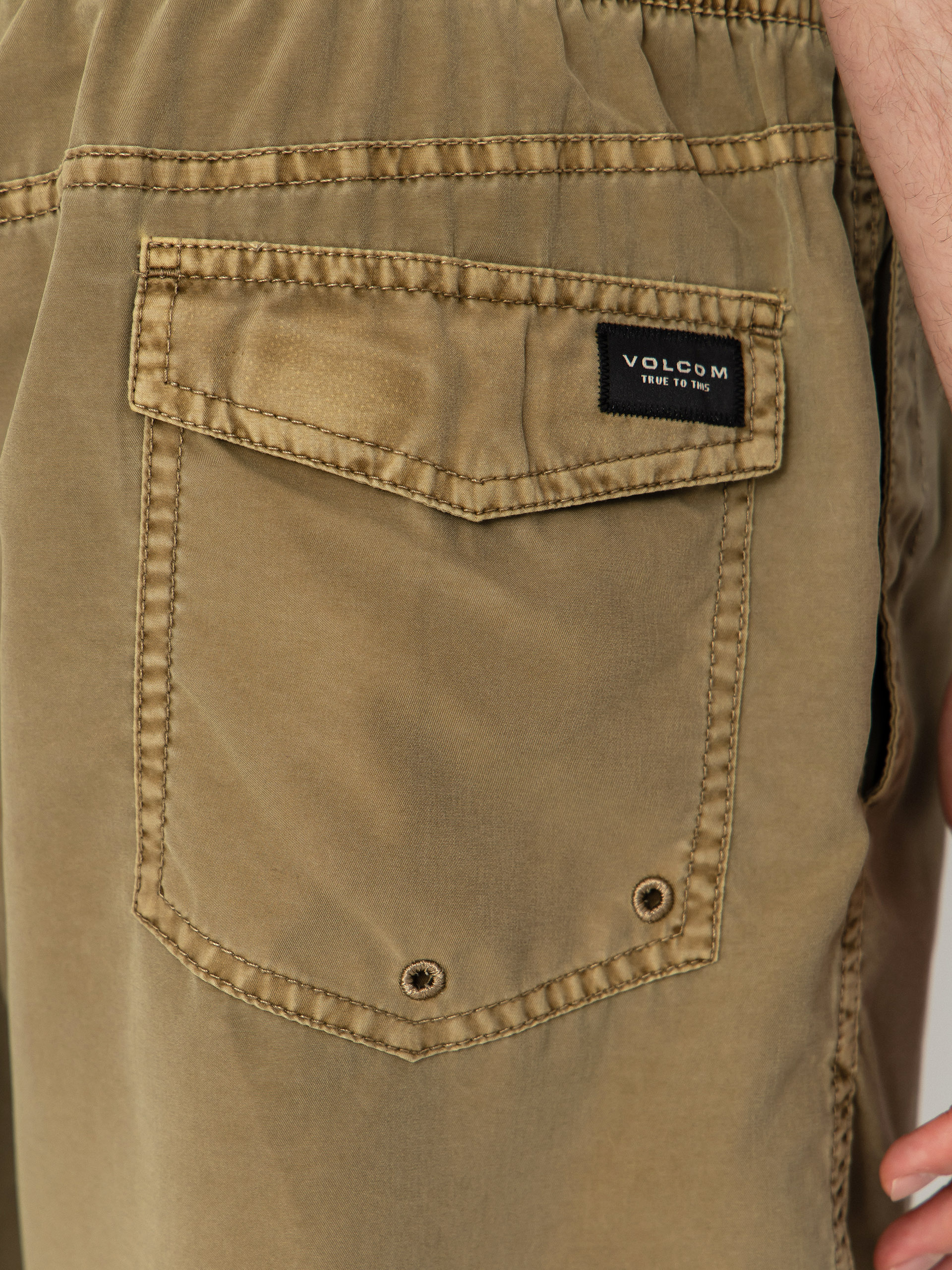 Pantaloni scurți Volcom Center Trunk 17 (desert)