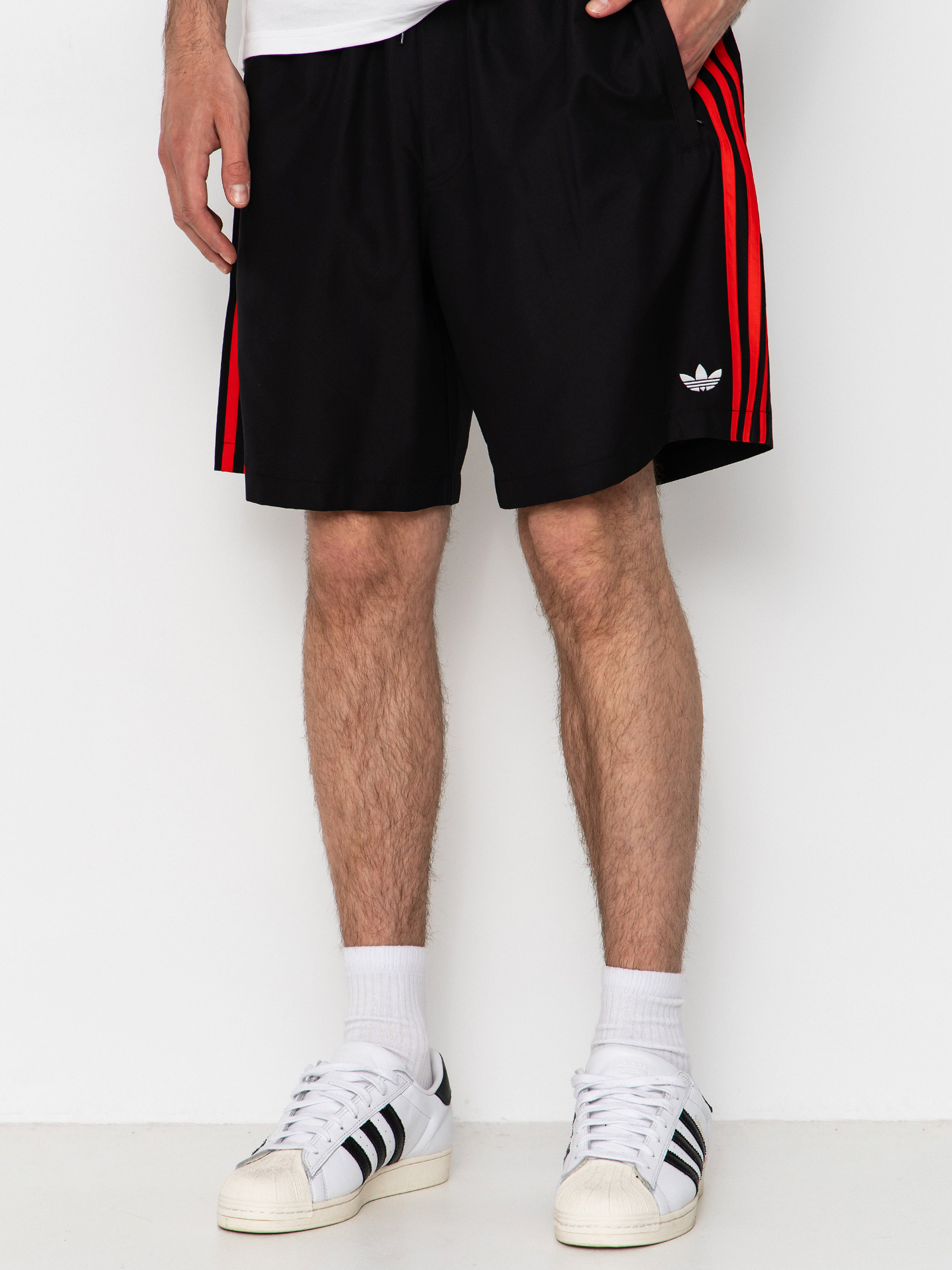 Pantaloni scurți adidas Skt Wtr (black/white/red)