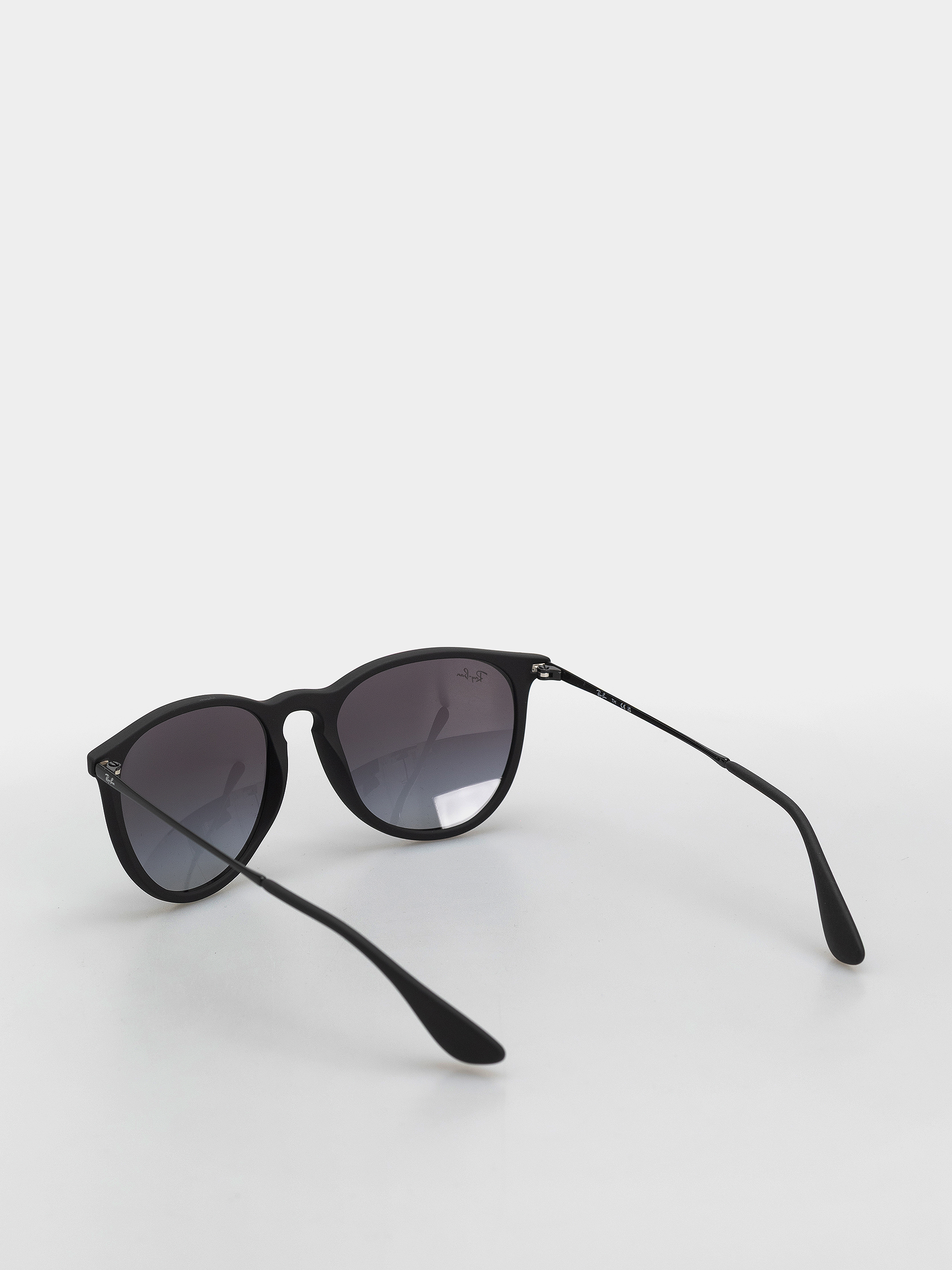 Ochelari de soare Ray-Ban Erika Classic (matowy guma czarny/szary gradalny)