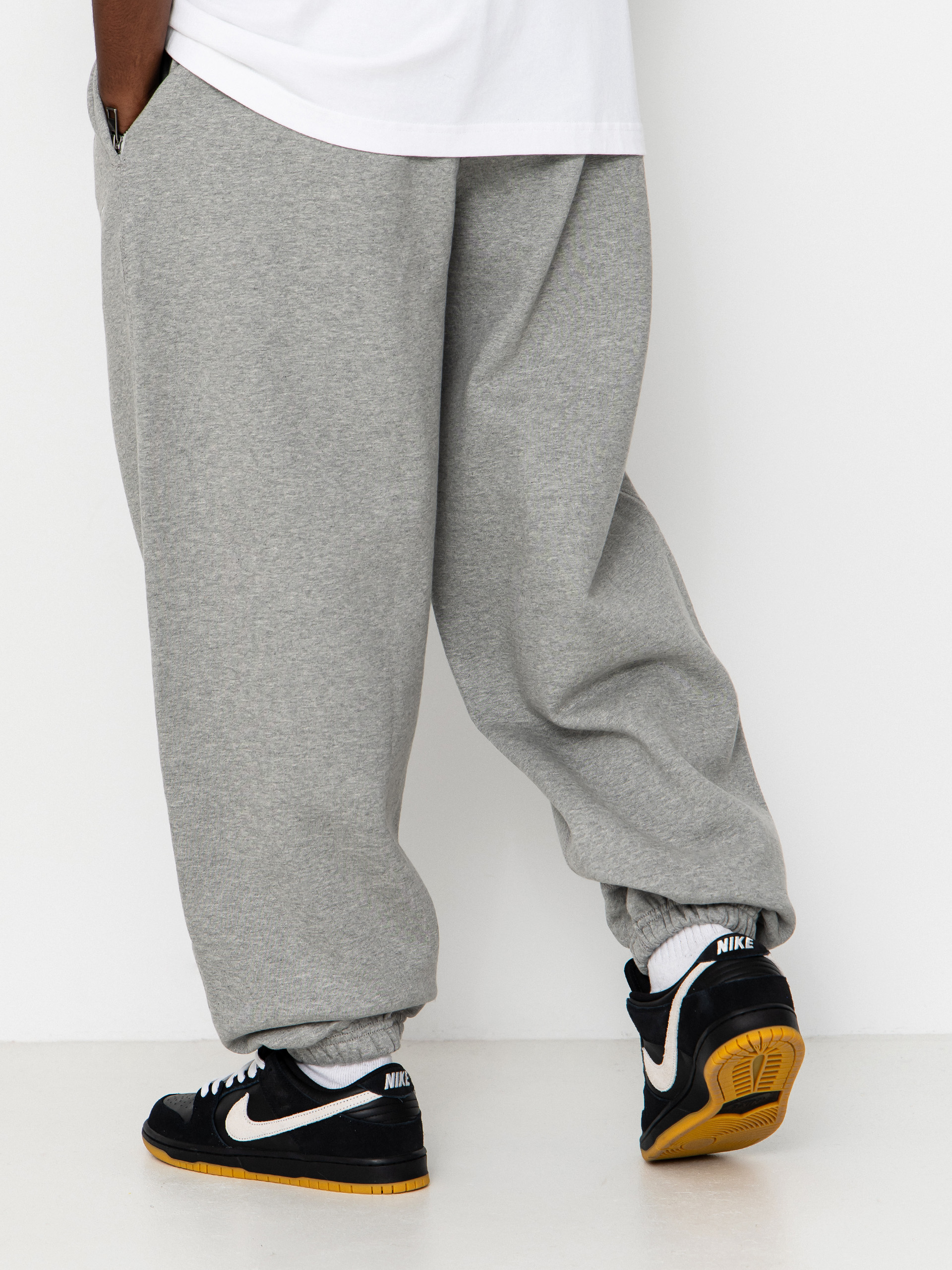Pantaloni Nike SB Solo Swoosh (dk grey heather/lt smoke grey/white)