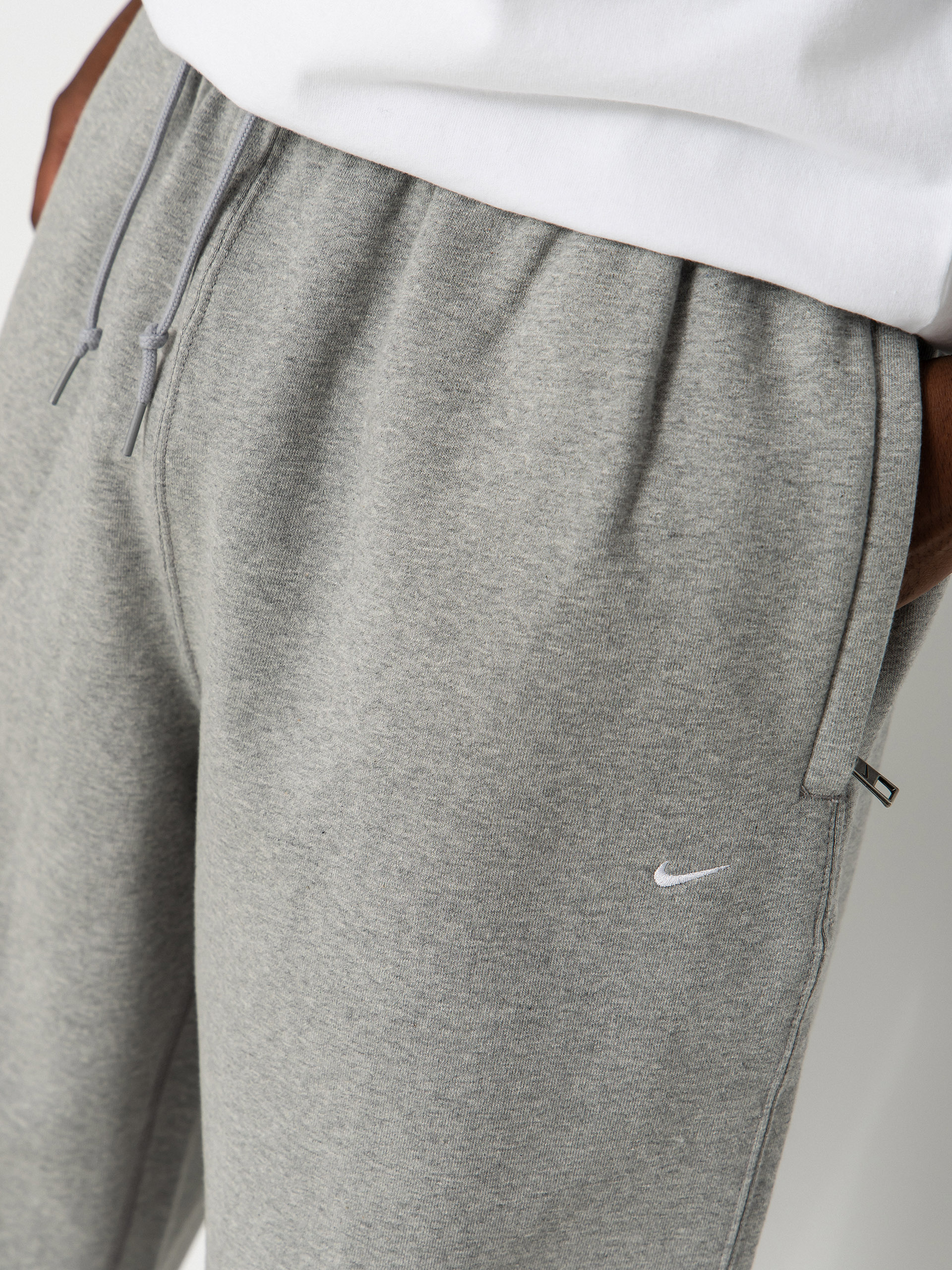 Pantaloni Nike SB Solo Swoosh (dk grey heather/lt smoke grey/white)