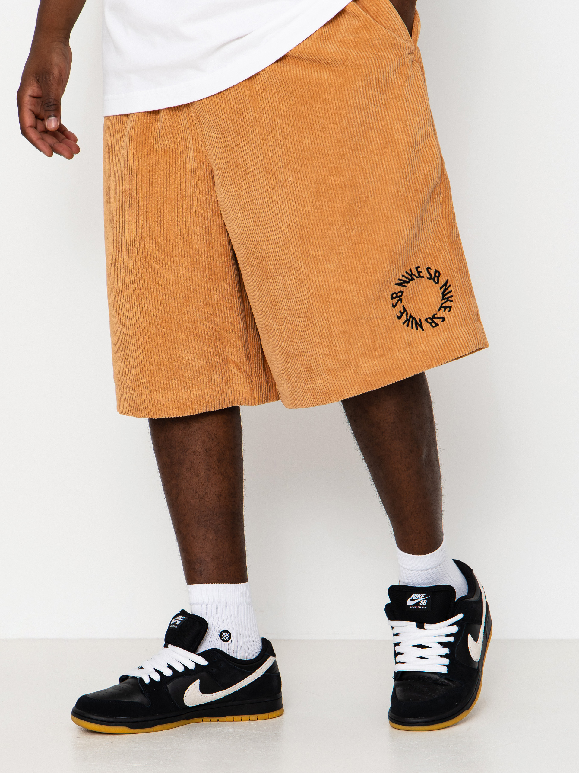 Pantaloni scurți Nike SB Cord (lt cognac/black)