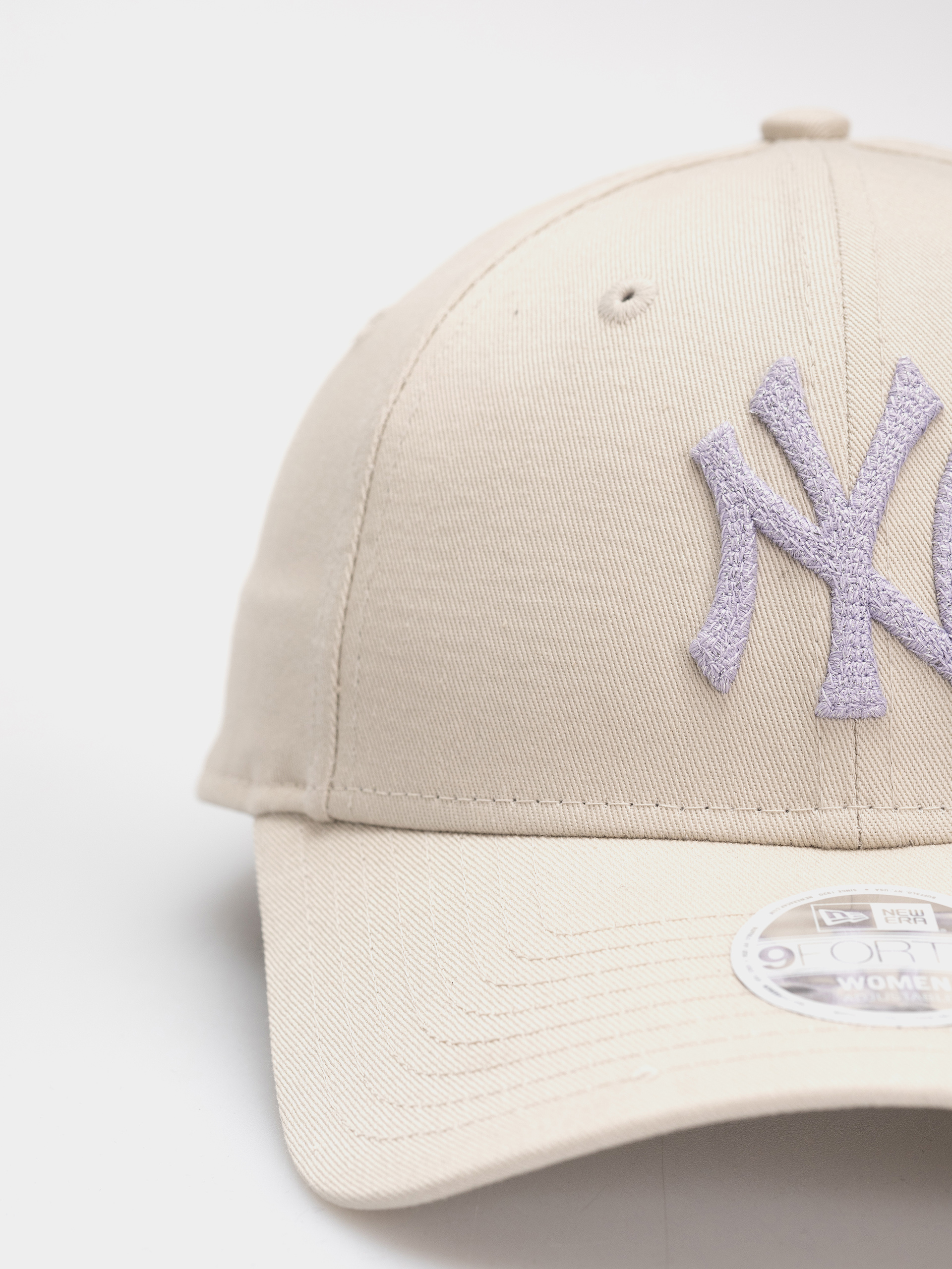 Șapcă New Era Metallic 9Forty New York Yankees Wmn (stone)