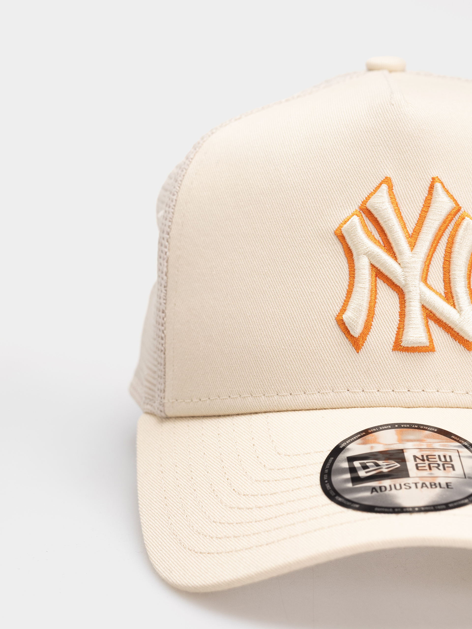 Șapcă New Era Outline Trucker New York Yankees (light cream)