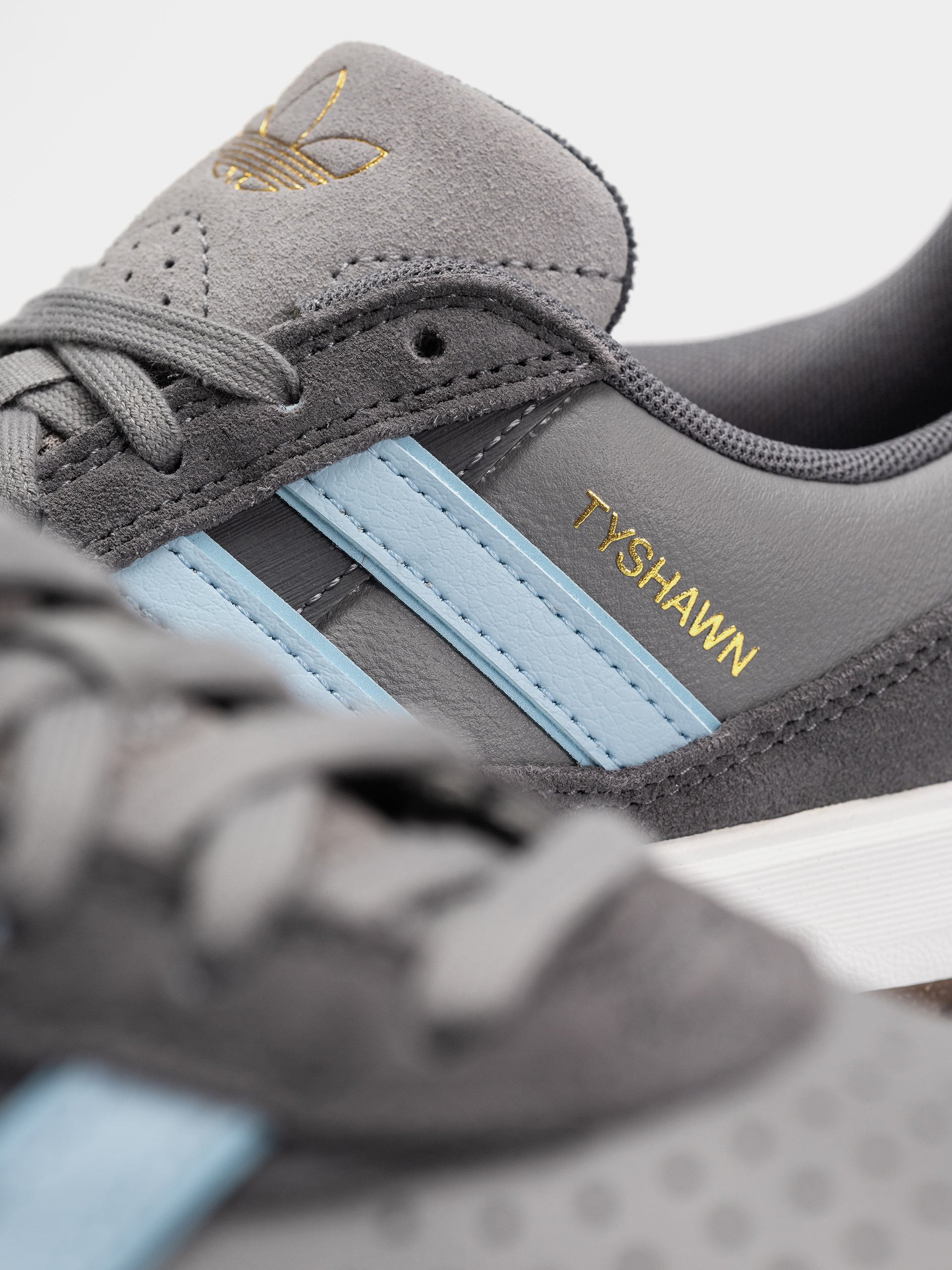 Pantofi adidas Tyshawn II (grefiv/clesky/ftwwht)