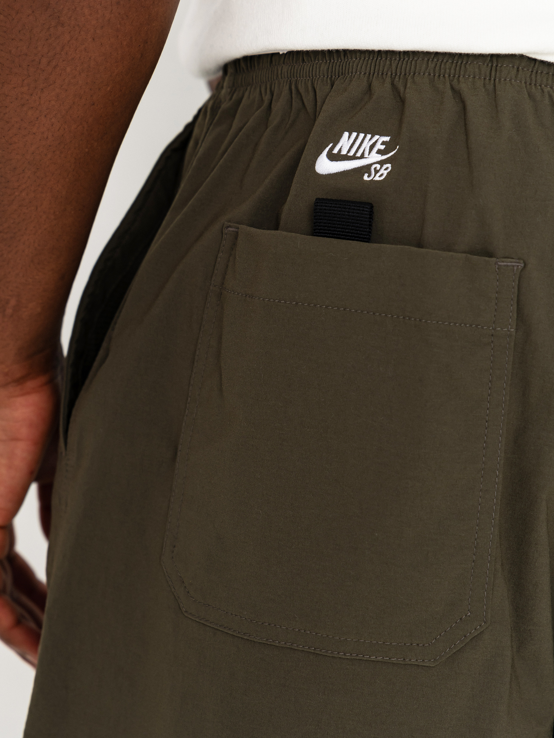 Pantaloni scurți Nike SB 9er (cargo khaki/white)