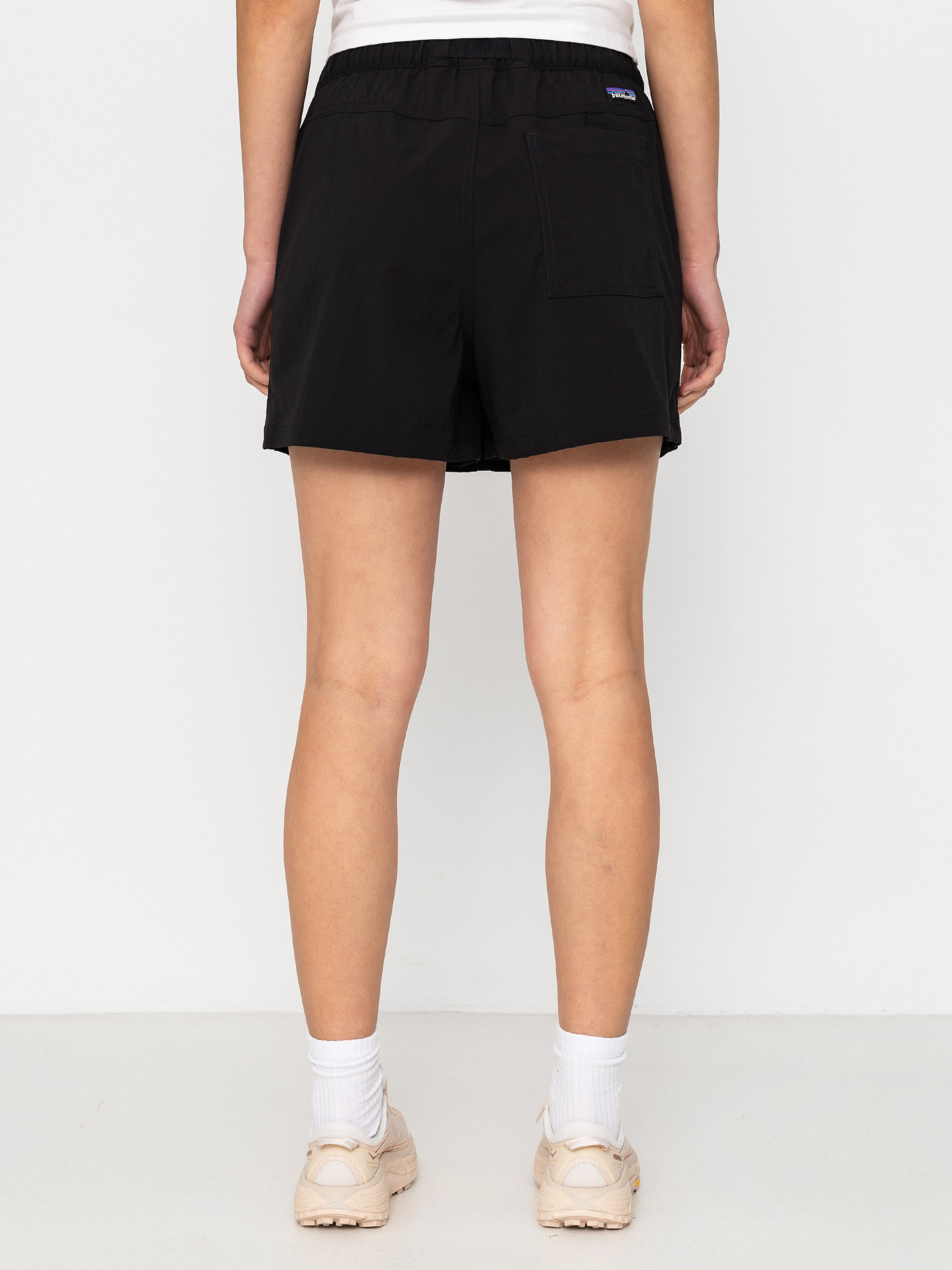 Pantaloni scurți Patagonia Outdoor Everyday Wmn (black)