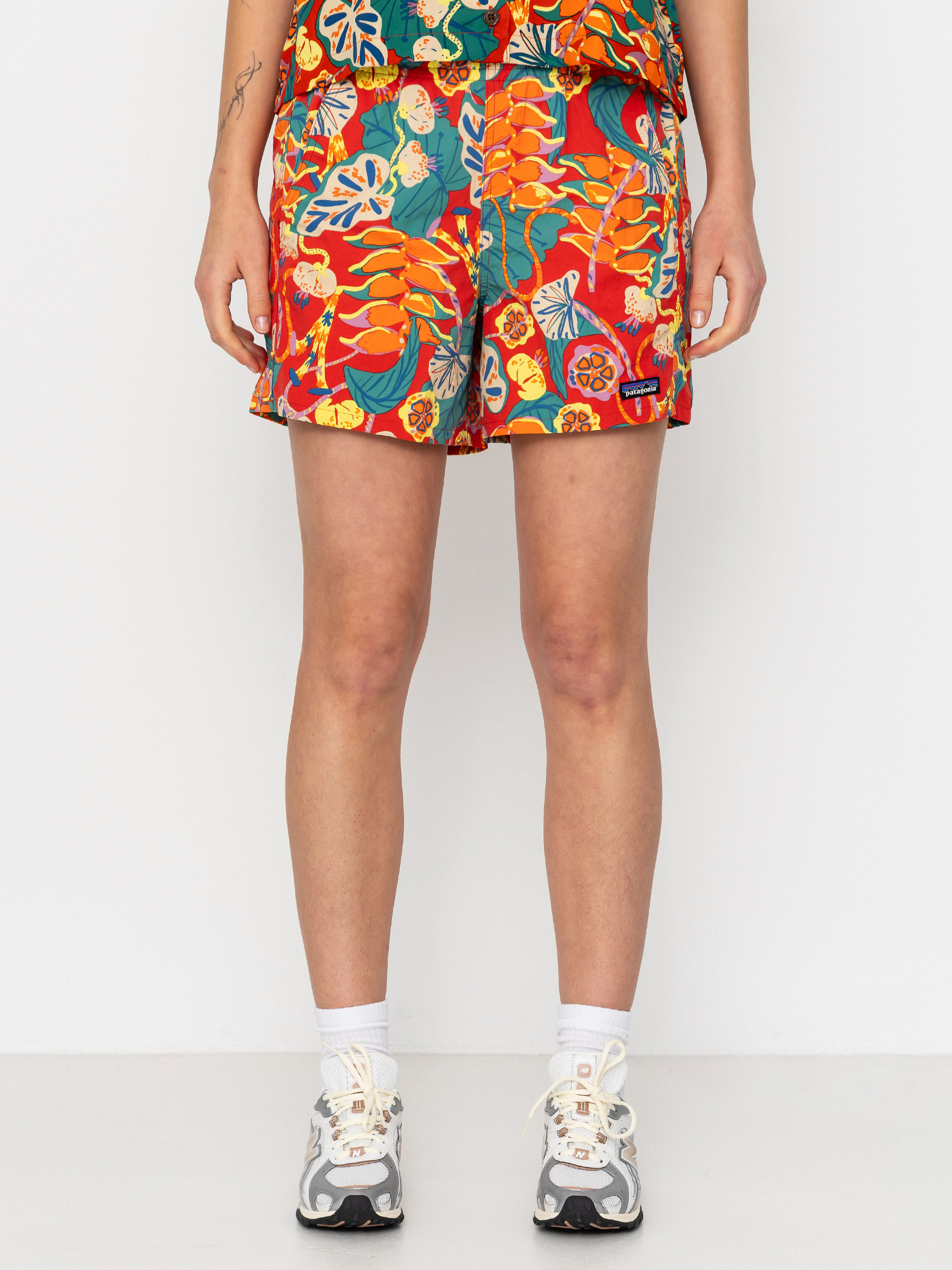 Pantaloni scuru021bi Patagonia Baggies 5in Wmn (tropiclimb/hot ember)
