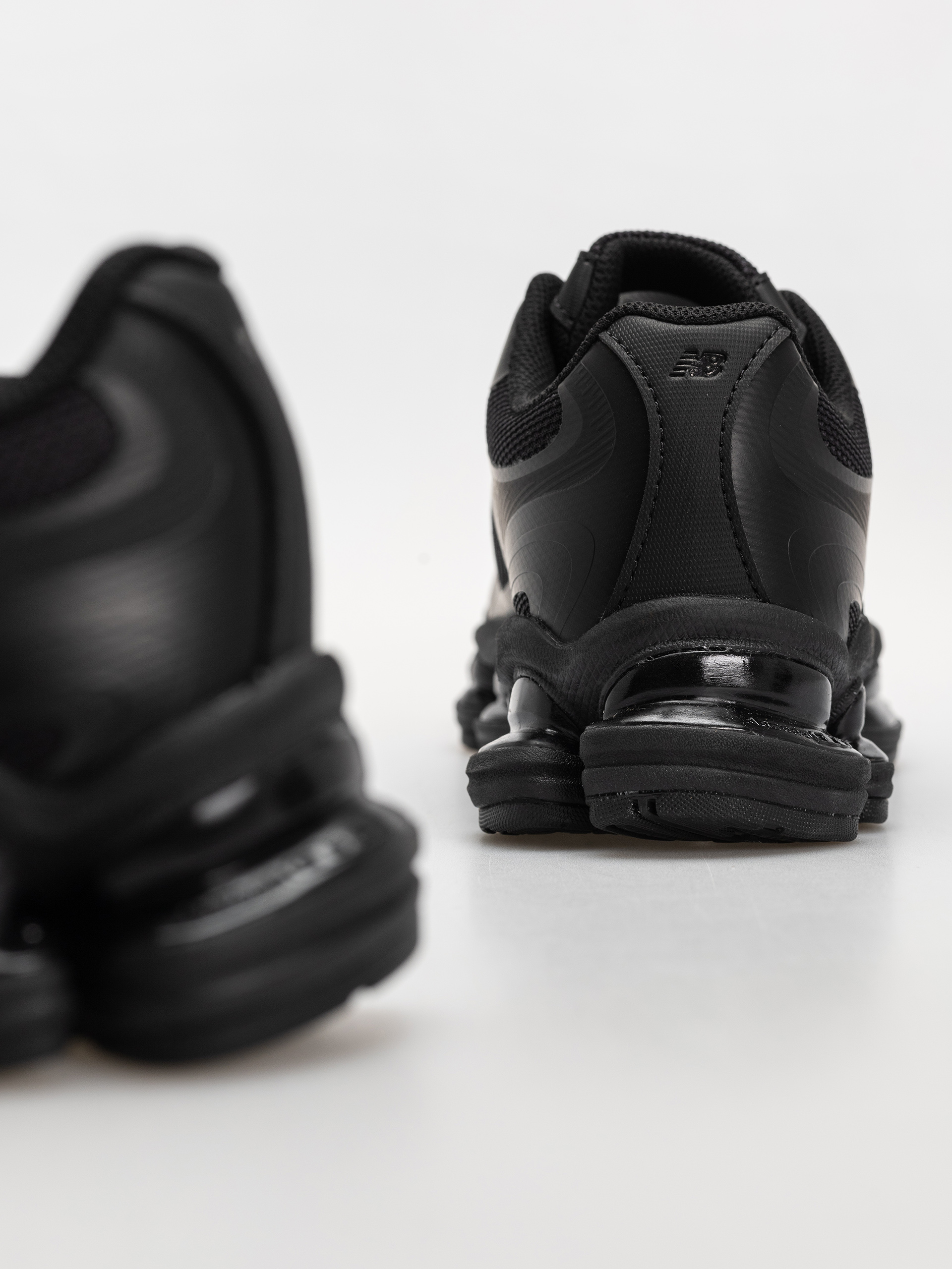 Pantofi New Balance 2000 (black/white)