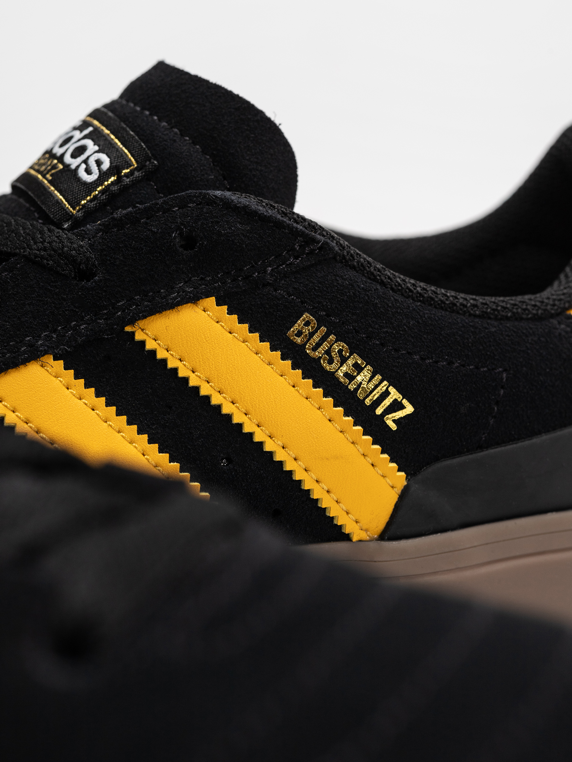 Pantofi adidas Busenitz Vulc II (cblack/preyel/gum4)
