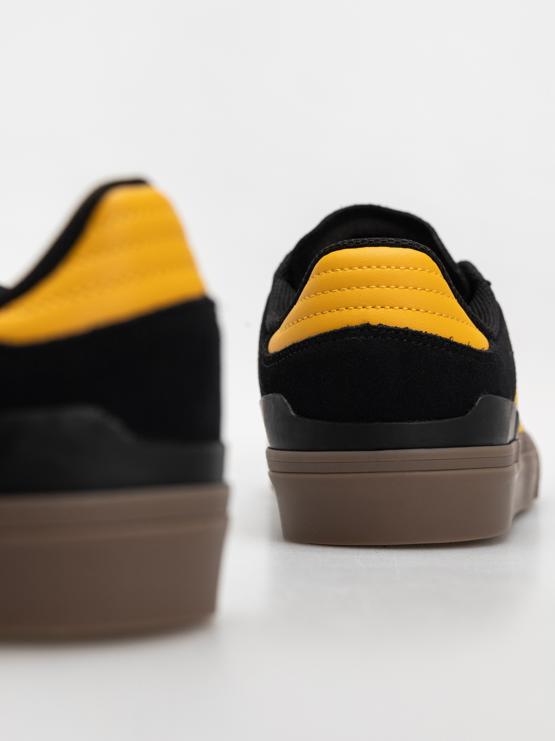 Pantofi adidas Busenitz Vulc II (cblack/preyel/gum4)