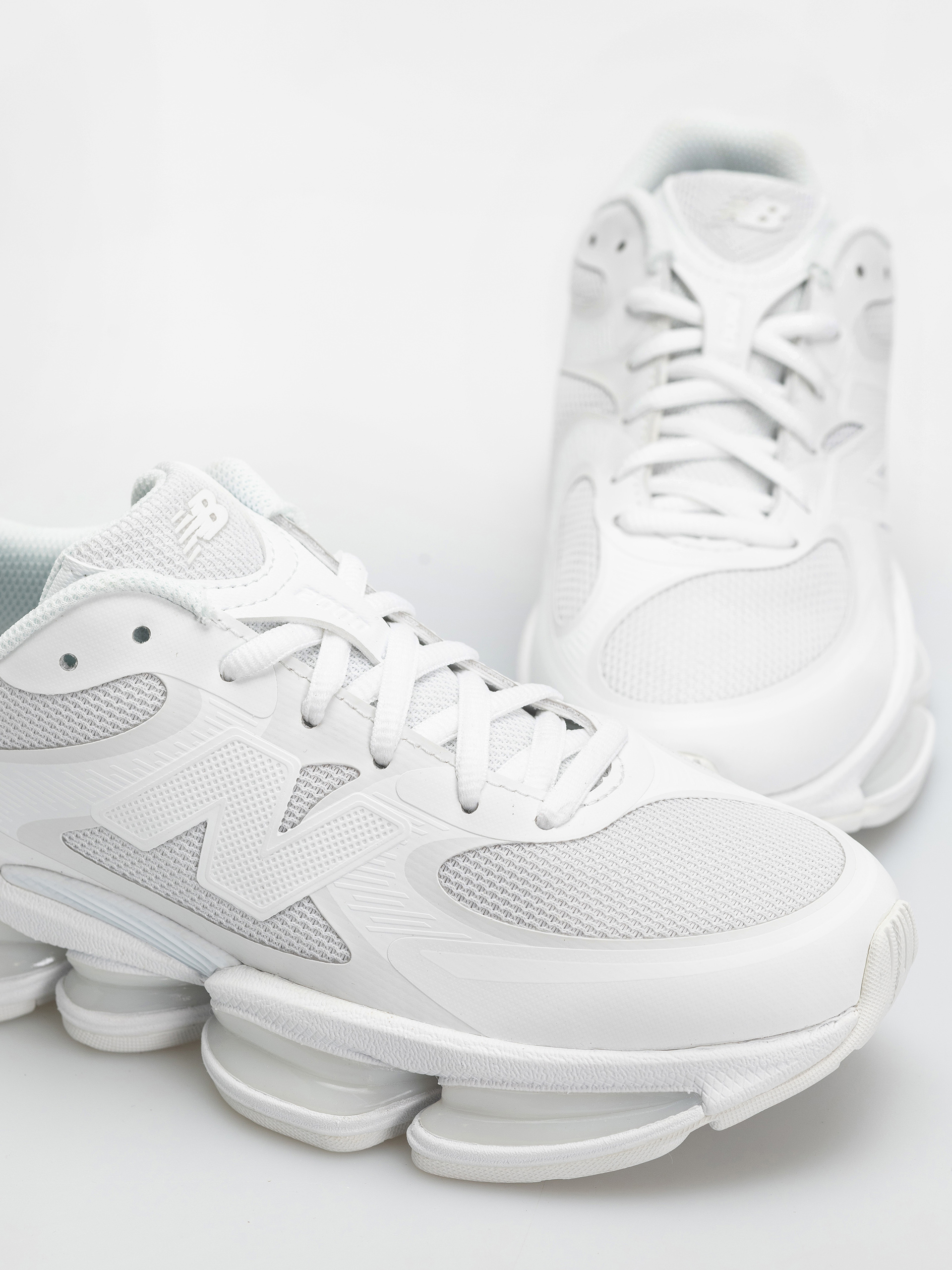 Pantofi New Balance 2000 (white/white/black)
